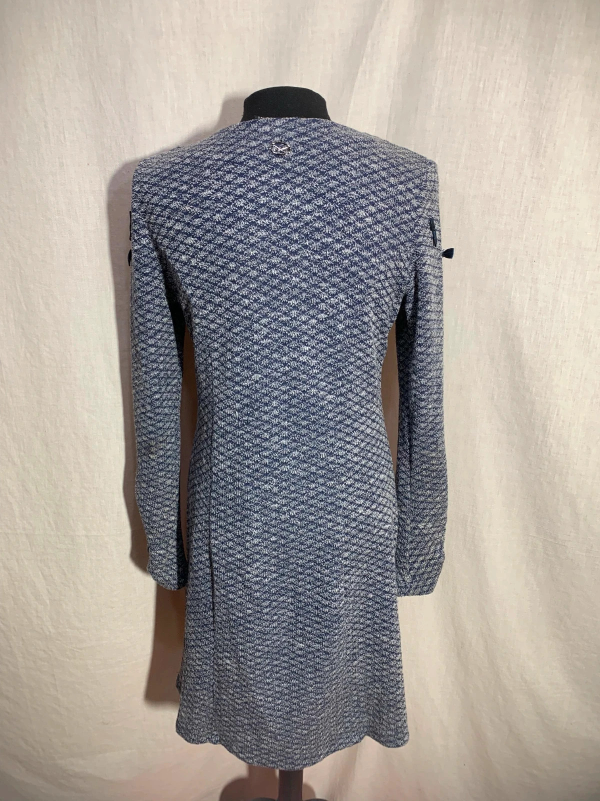 Vestido azul Manga Larga con Lazos | Blue Long Sleeve Speckled Dress with Bow Details | Akino Laude – AKINO LAUDE – taille M / 38 / 10 2