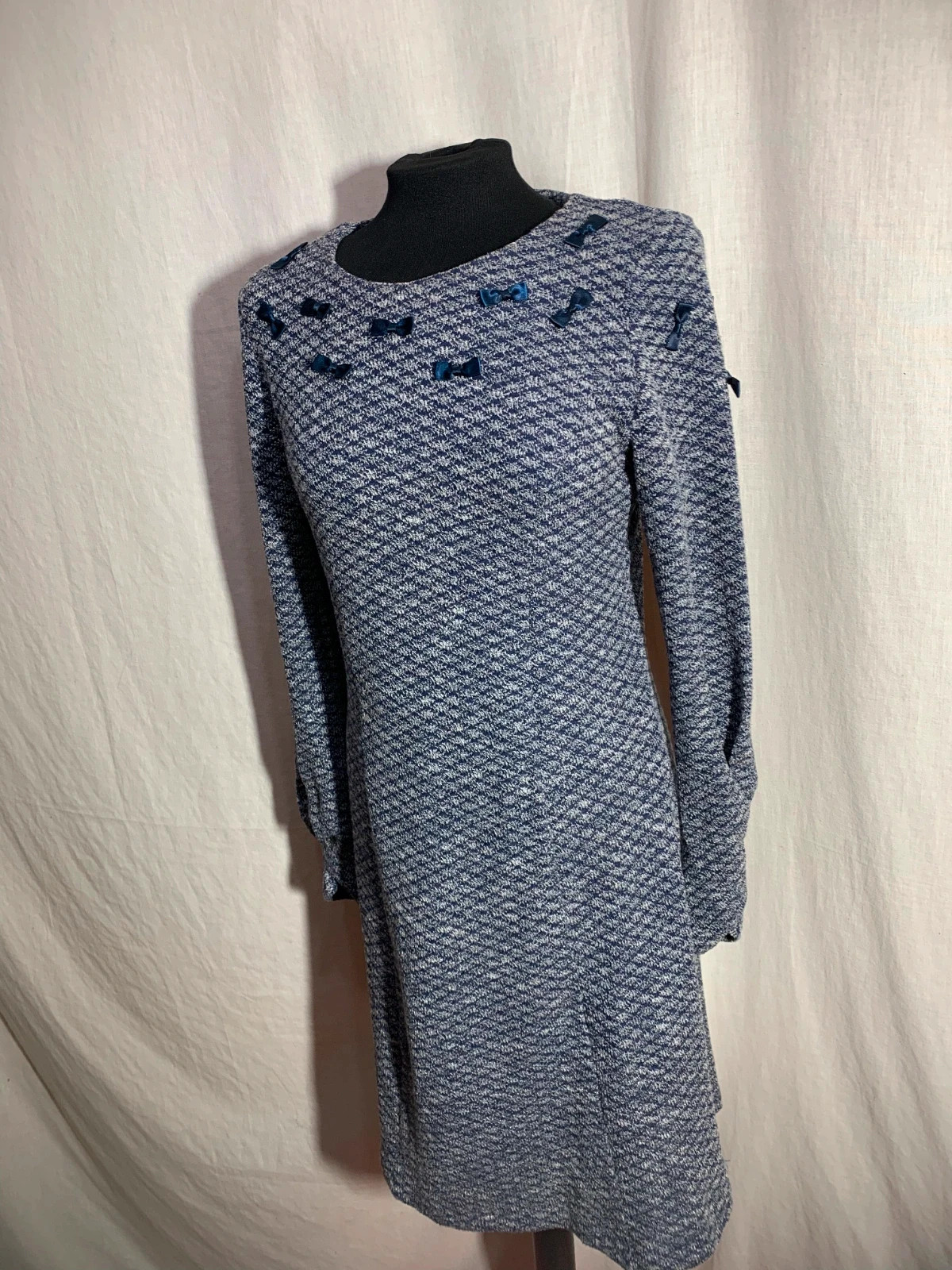 Vestido azul Manga Larga con Lazos | Blue Long Sleeve Speckled Dress with Bow Details | Akino Laude – AKINO LAUDE – taille M / 38 / 10 3