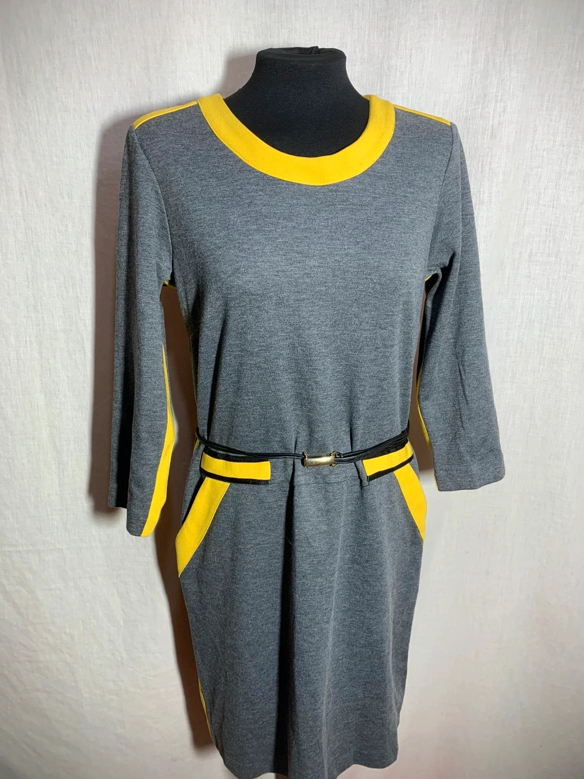 Vestido Gris con Detalles Amarillos y Cinturón | Grey Dress with Yellow Details | Paul Brial – Paul Brial – taille M / 38 / 10 4