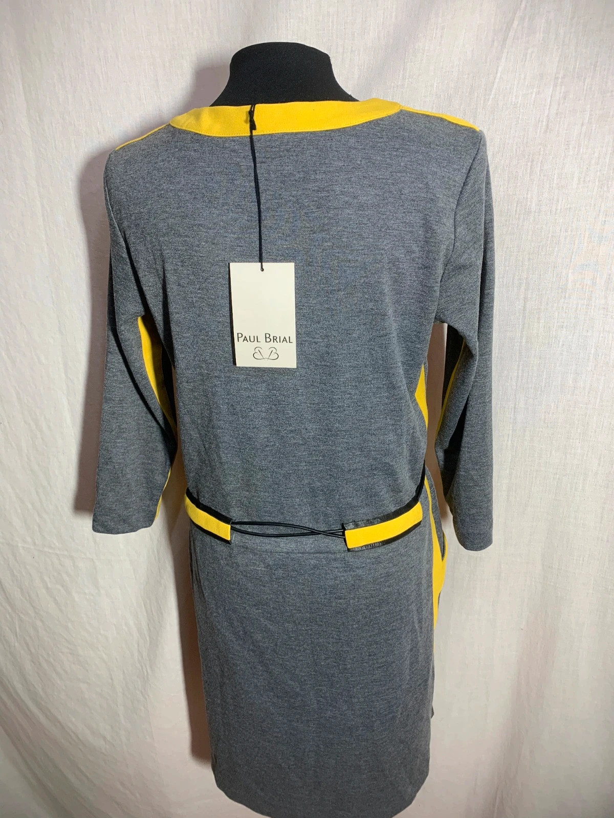 Vestido Gris con Detalles Amarillos y Cinturón | Grey Dress with Yellow Details | Paul Brial – Paul Brial – taille M / 38 / 10 5
