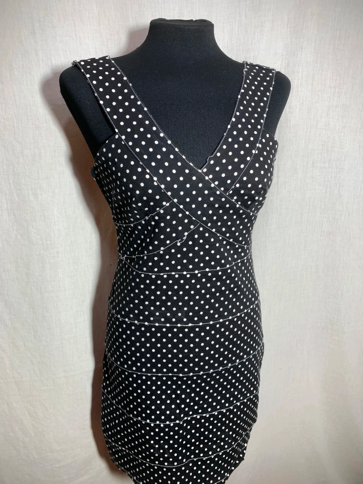 Vestido Negro de Lunares con Escote Cruzado | Black Polka Dot Dress | Akino Laude – AKINO LAUDE – taille M / 38 / 10 4