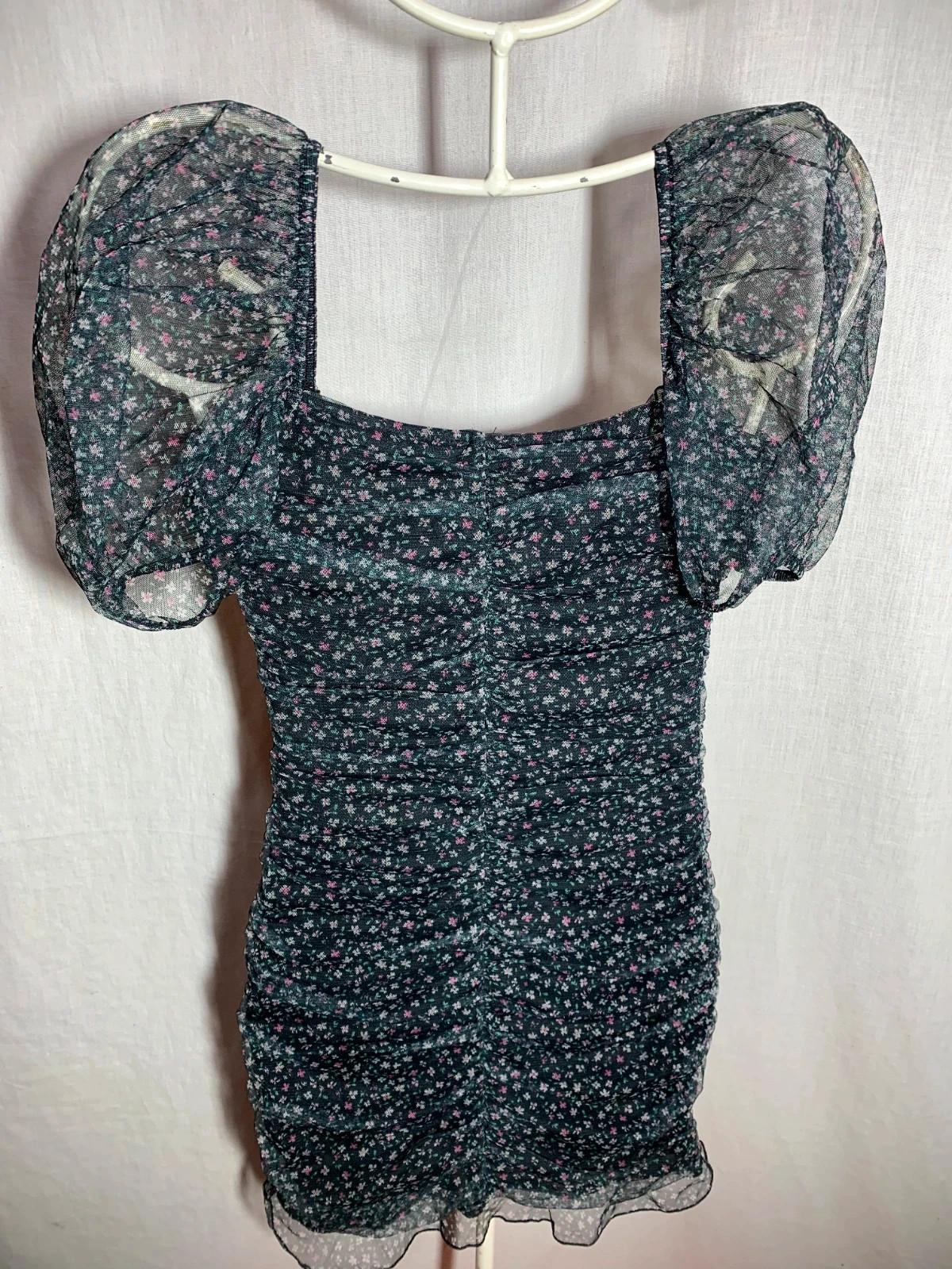 Vestido Negro Estampado con Mangas Abullonadas | Black Floral Puff Sleeve Dress | H&M Divided – H&M Divided – taille XXS / 32 / 4 5