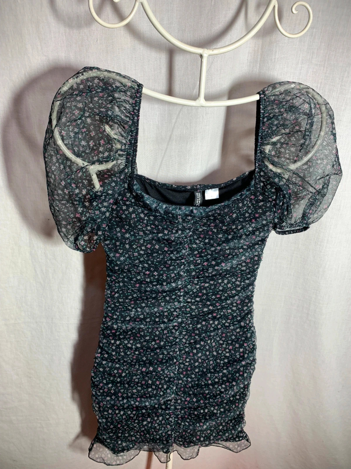 Vestido Negro Estampado con Mangas Abullonadas | Black Floral Puff Sleeve Dress | H&M Divided – H&M Divided – taille XXS / 32 / 4 3