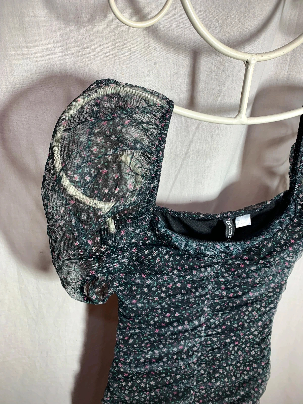 Vestido Negro Estampado con Mangas Abullonadas | Black Floral Puff Sleeve Dress | H&M Divided – H&M Divided – taille XXS / 32 / 4 4