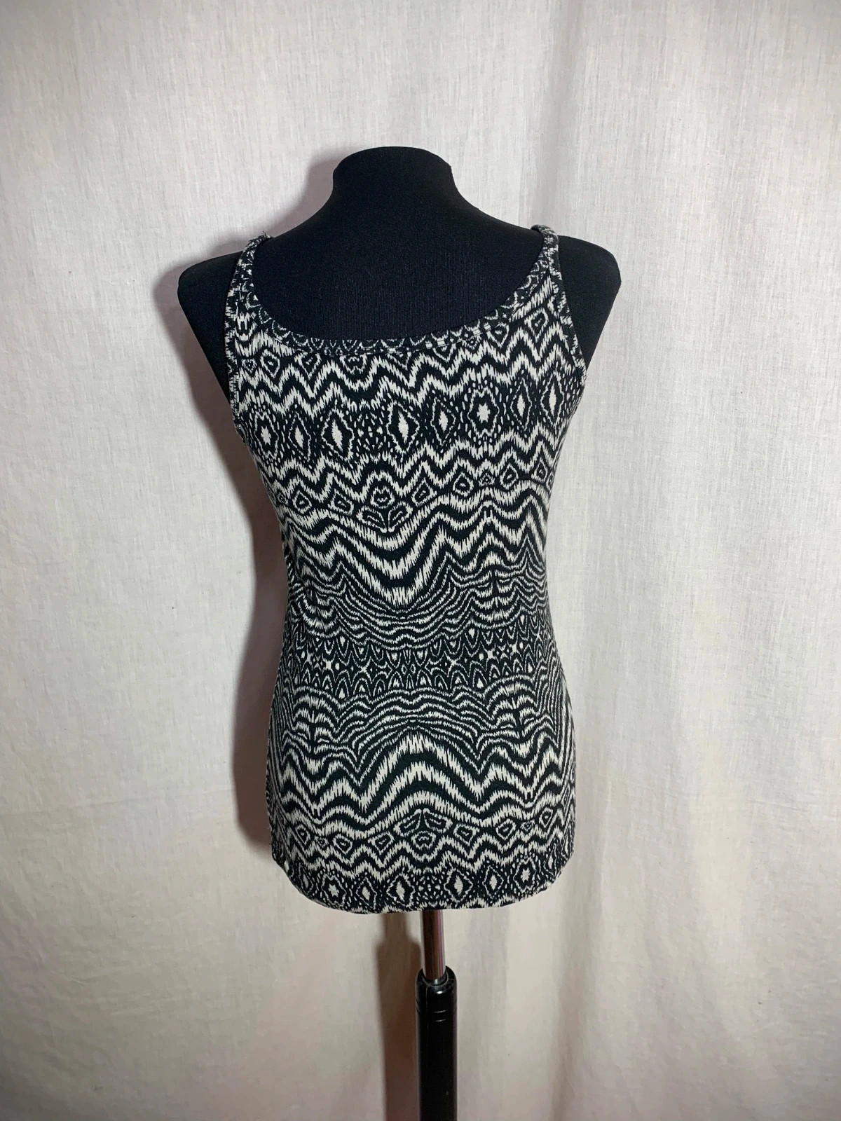 Camiseta sin Mangas Estampado Zigzag | Black & White Zigzag Sleeveless Top | Pimkie – Pimkie – taille L / 40 / 12 4