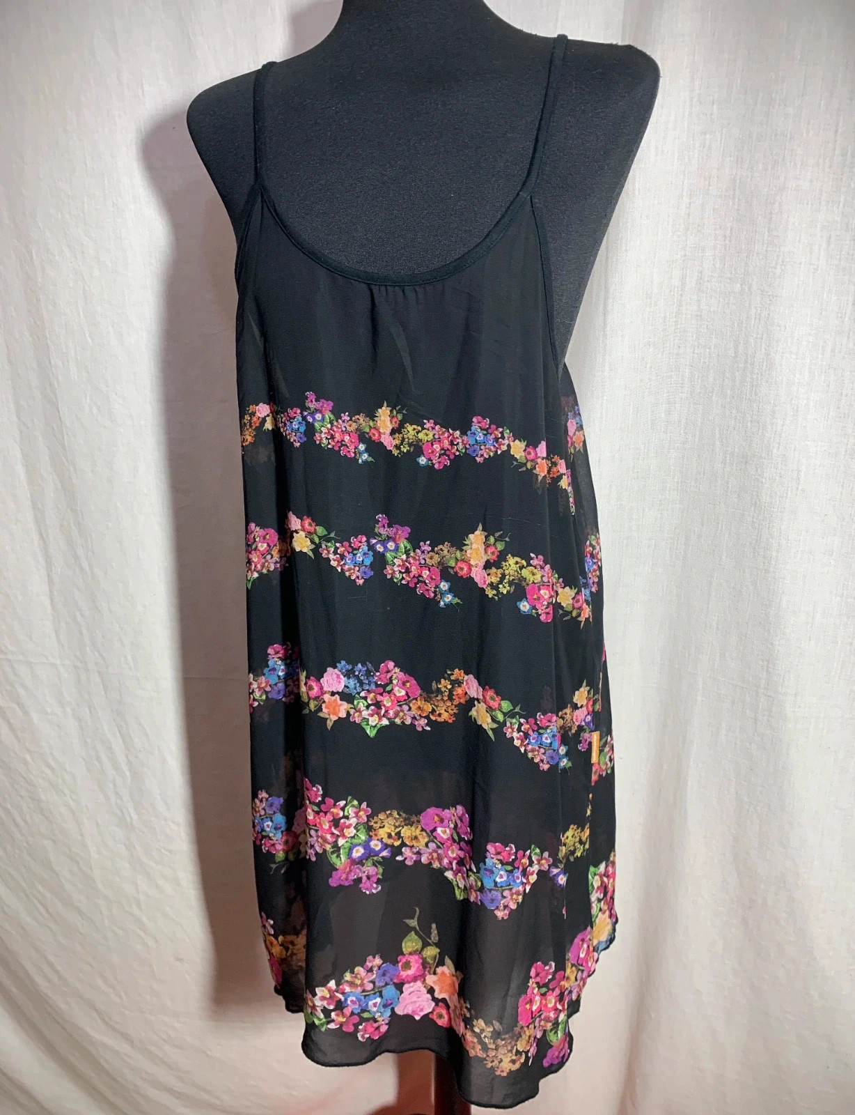 Vestido Largo Negro con Bordado Floral | Black Long Dress with Floral Embroidery – taille XXL / 44 / 16 3