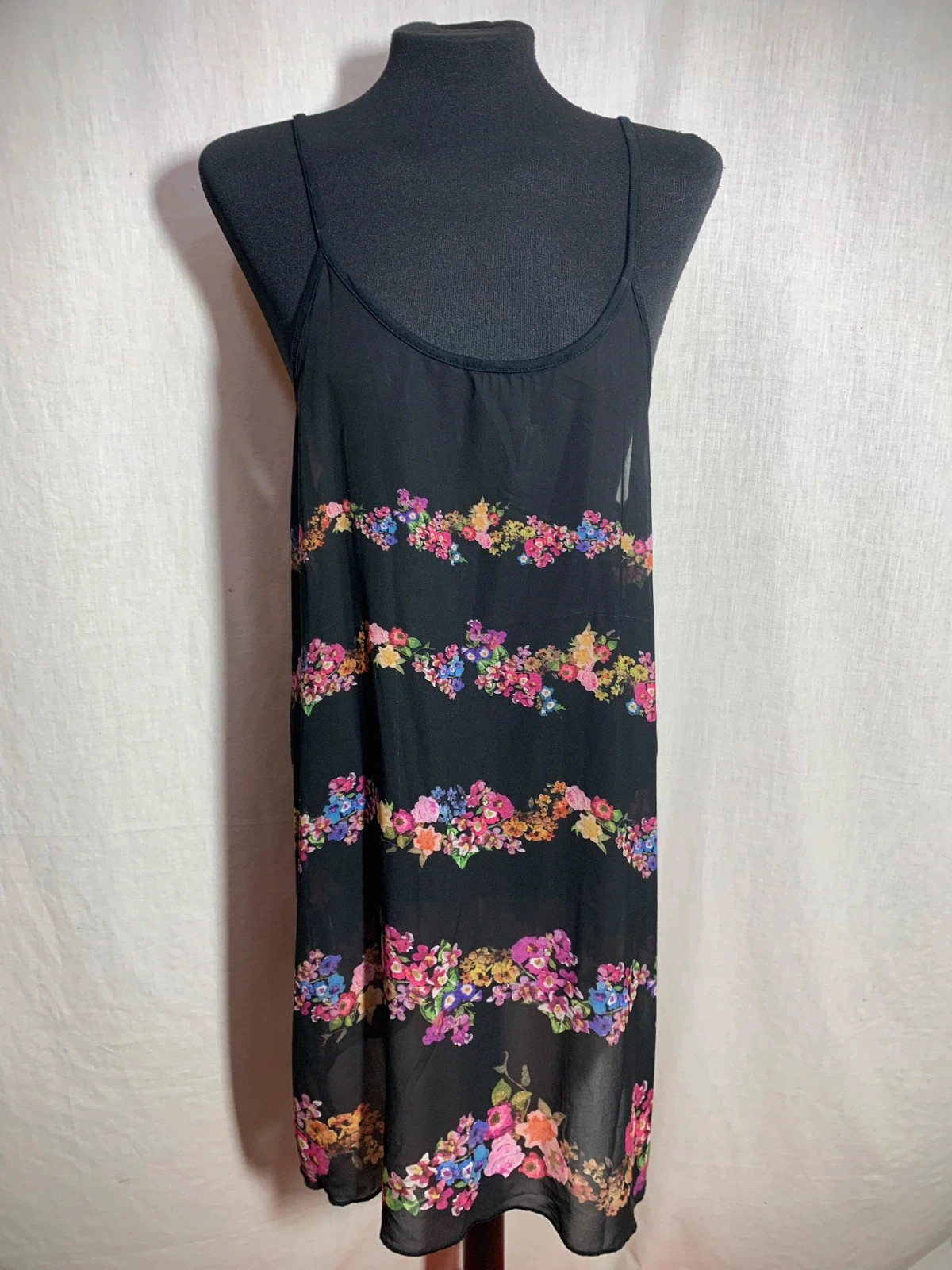 Vestido Largo Negro con Bordado Floral | Black Long Dress with Floral Embroidery – taille XXL / 44 / 16 4