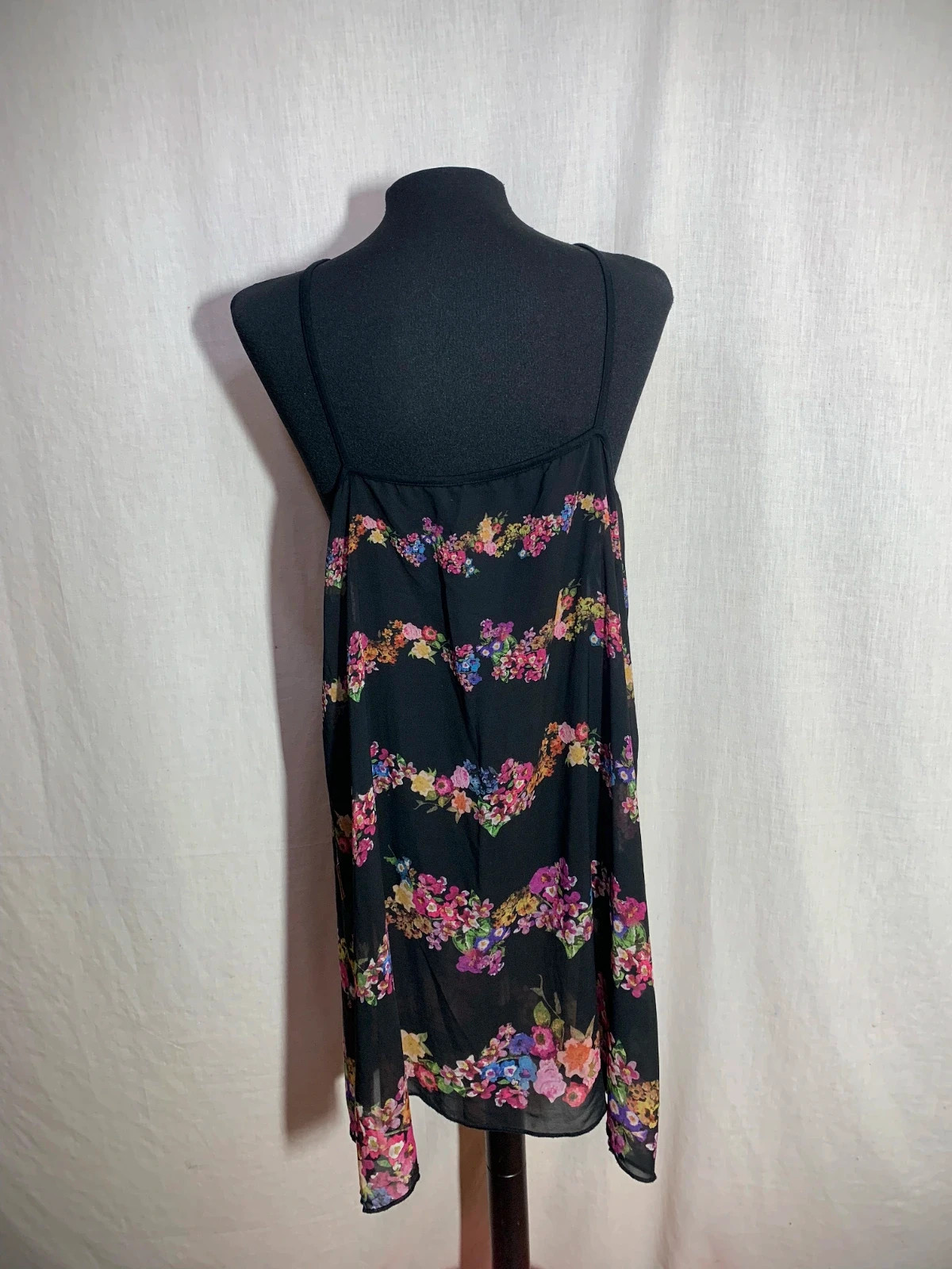 Vestido Largo Negro con Bordado Floral | Black Long Dress with Floral Embroidery – taille XXL / 44 / 16 2