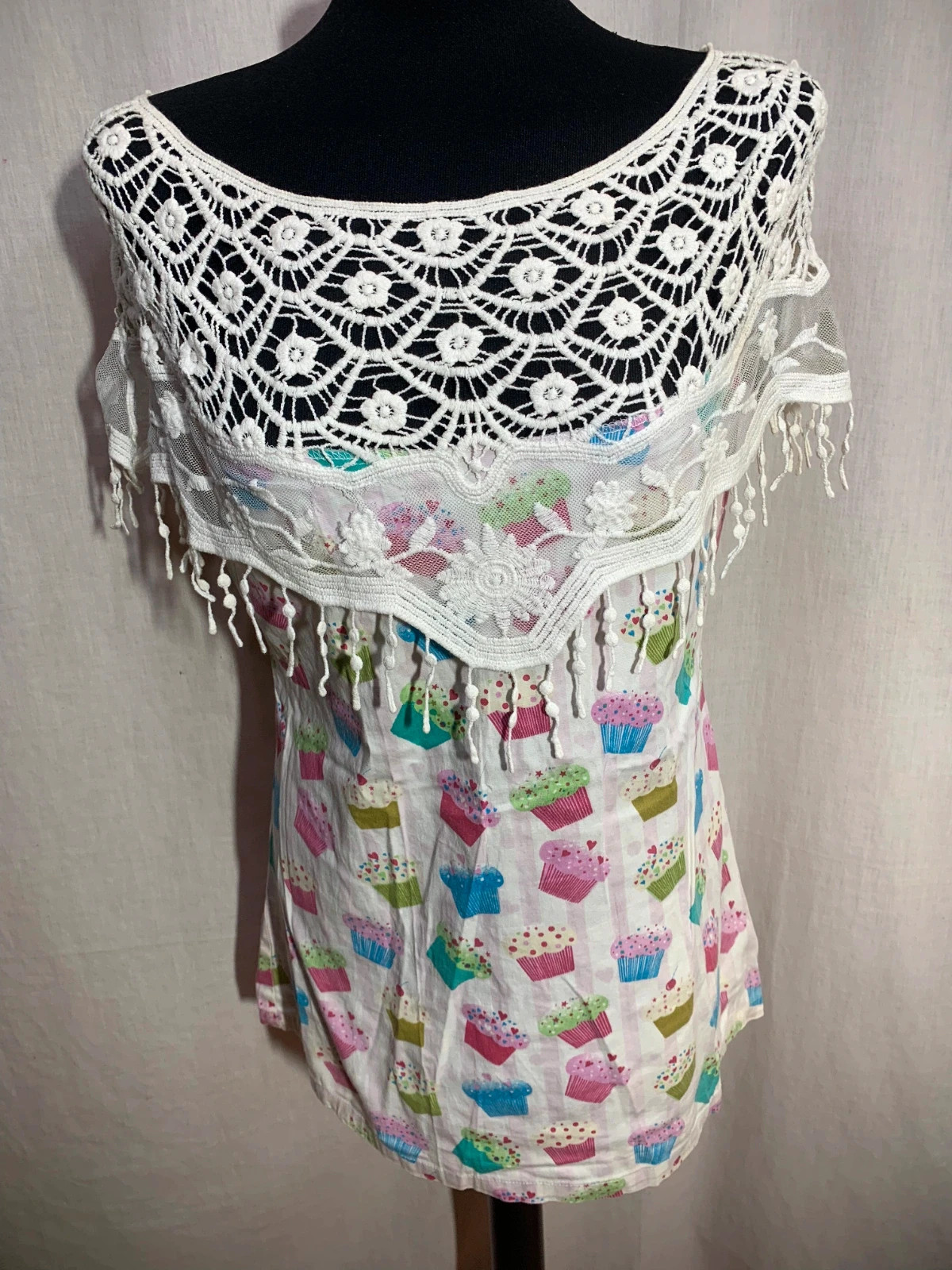 Camiseta con Mantilla Bordada y Cupcake Print | Embroidered Lace & Cupcake Print | Almatrichi – Almatrichi – taille L / 40 / 12 5
