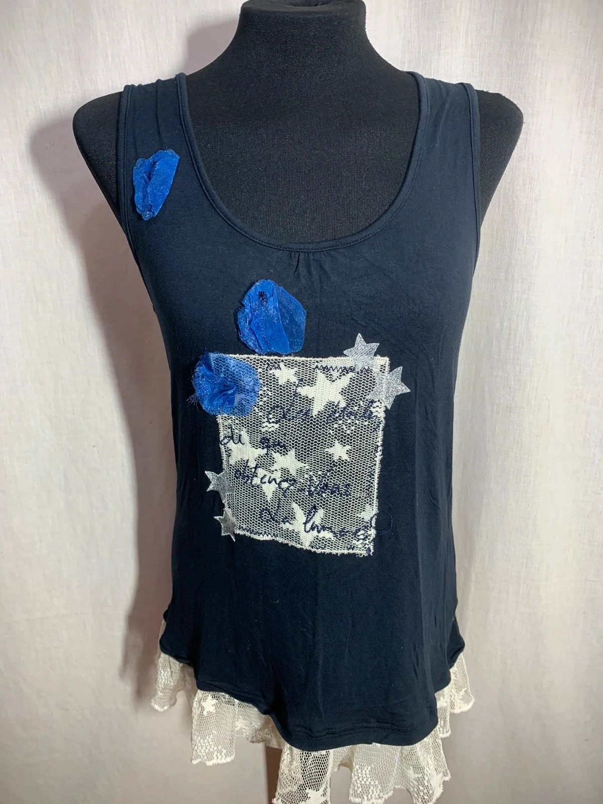 Camiseta de Tirantes Azul Marino Bordada | Navy Embroidered Tank Top | Mamatoyae – Mamatayoe – taille L / 40 / 12 4