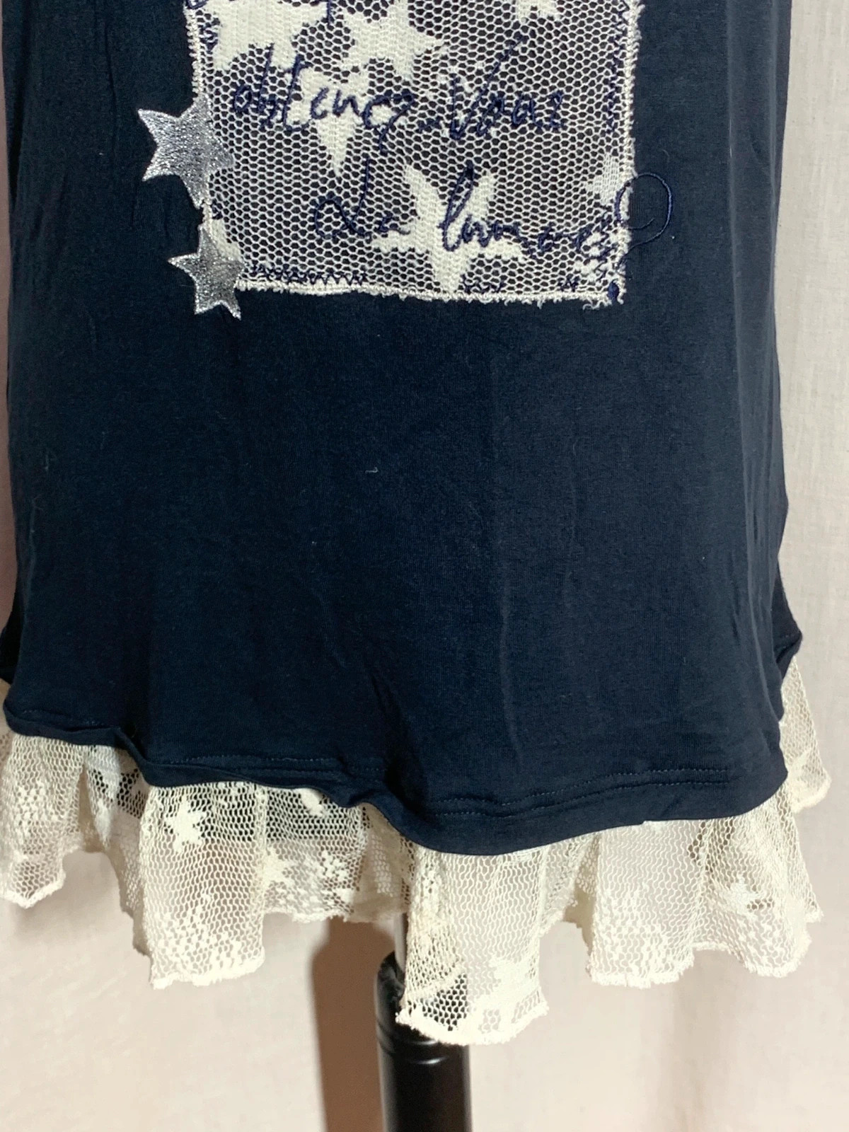 Camiseta de Tirantes Azul Marino Bordada | Navy Embroidered Tank Top | Mamatoyae – Mamatayoe – taille L / 40 / 12 5