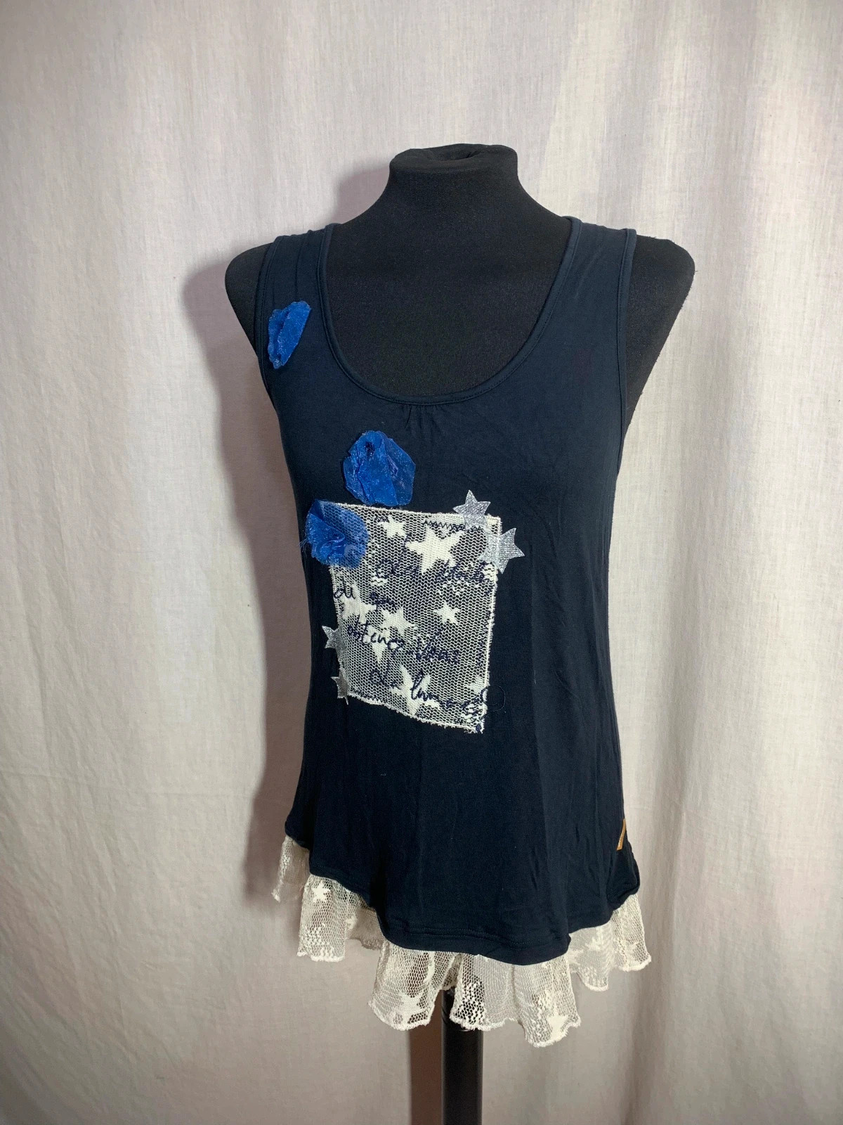 Camiseta de Tirantes Azul Marino Bordada | Navy Embroidered Tank Top | Mamatoyae – Mamatayoe – taille L / 40 / 12 3