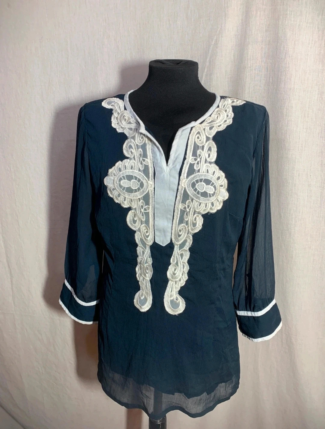 Blusa Formal Bordada de Manga 3/4 | Formal Embroidered 3/4 Sleeve Blouse – Almatrichi – taille XL / 42 / 14 2
