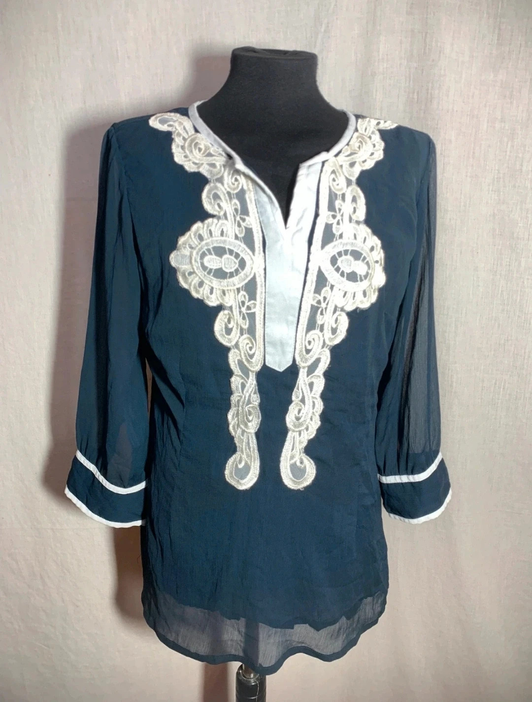 Blusa Formal Bordada de Manga 3/4 | Formal Embroidered 3/4 Sleeve Blouse – Almatrichi – taille XL / 42 / 14 3