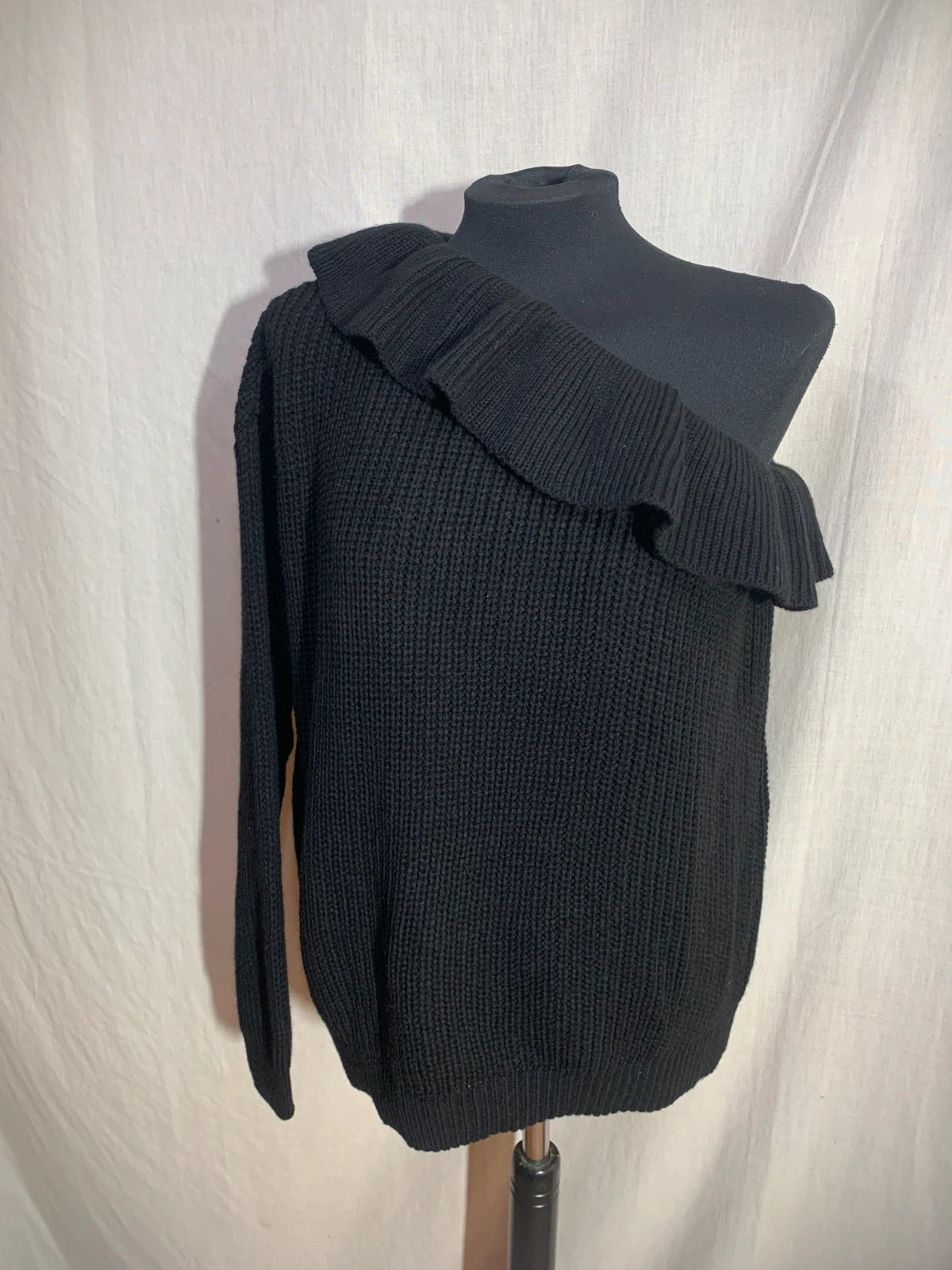Jersey Negro Asimétrico con Volantes | Black Asymmetric Sweater with Ruffles – Primark – taille L / 40 / 12 2