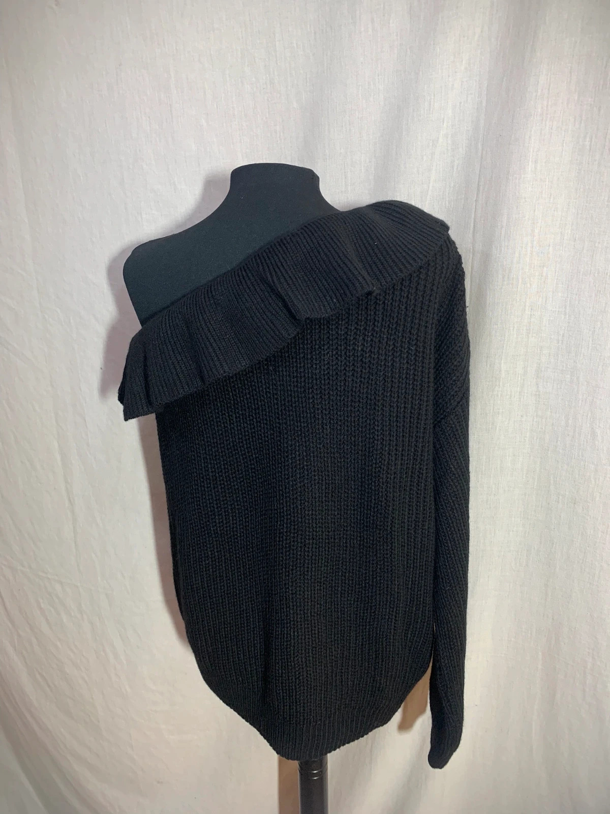 Jersey Negro Asimétrico con Volantes | Black Asymmetric Sweater with Ruffles – Primark – taille L / 40 / 12 3