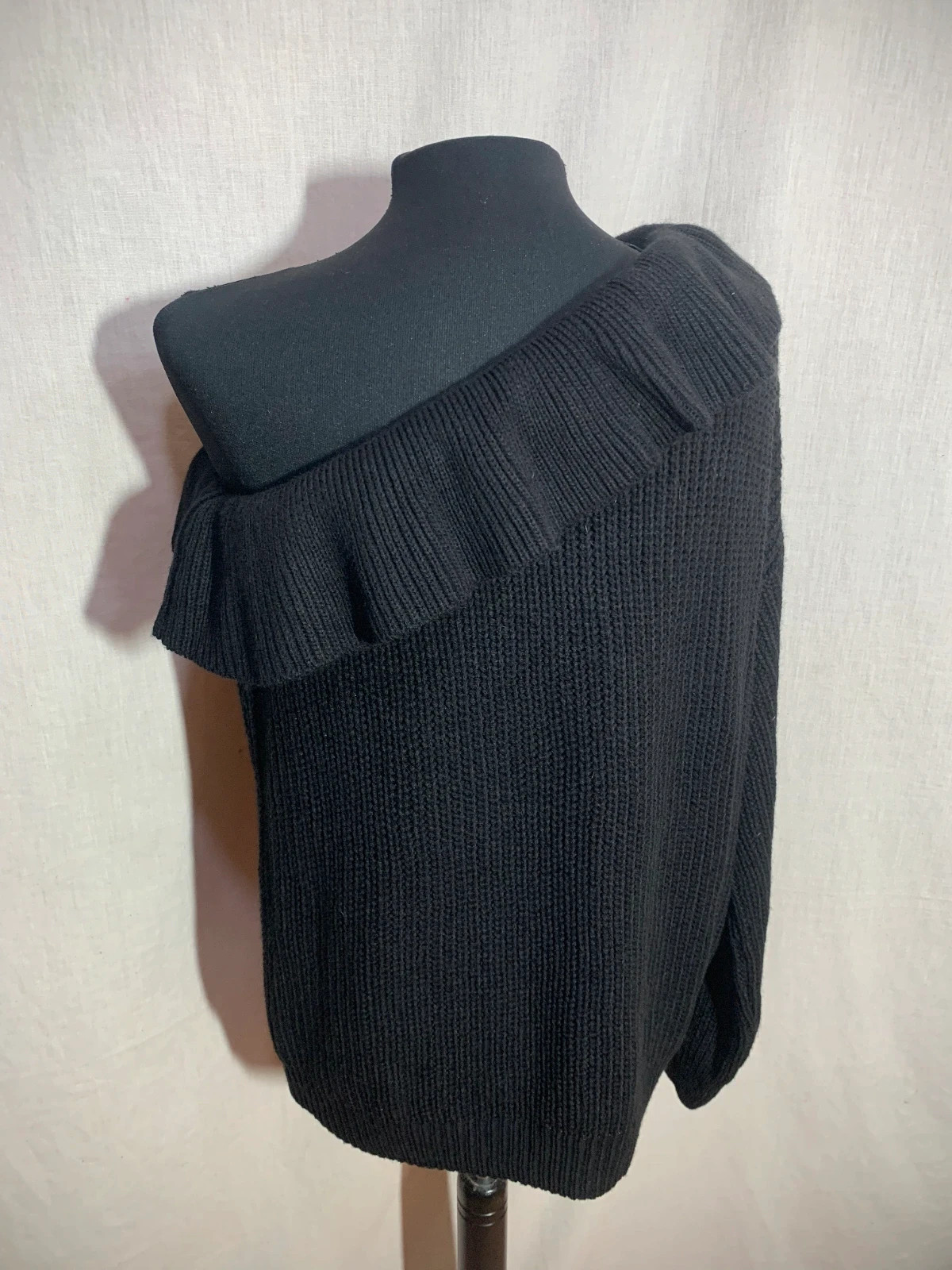 Jersey Negro Asimétrico con Volantes | Black Asymmetric Sweater with Ruffles – Primark – taille L / 40 / 12 5