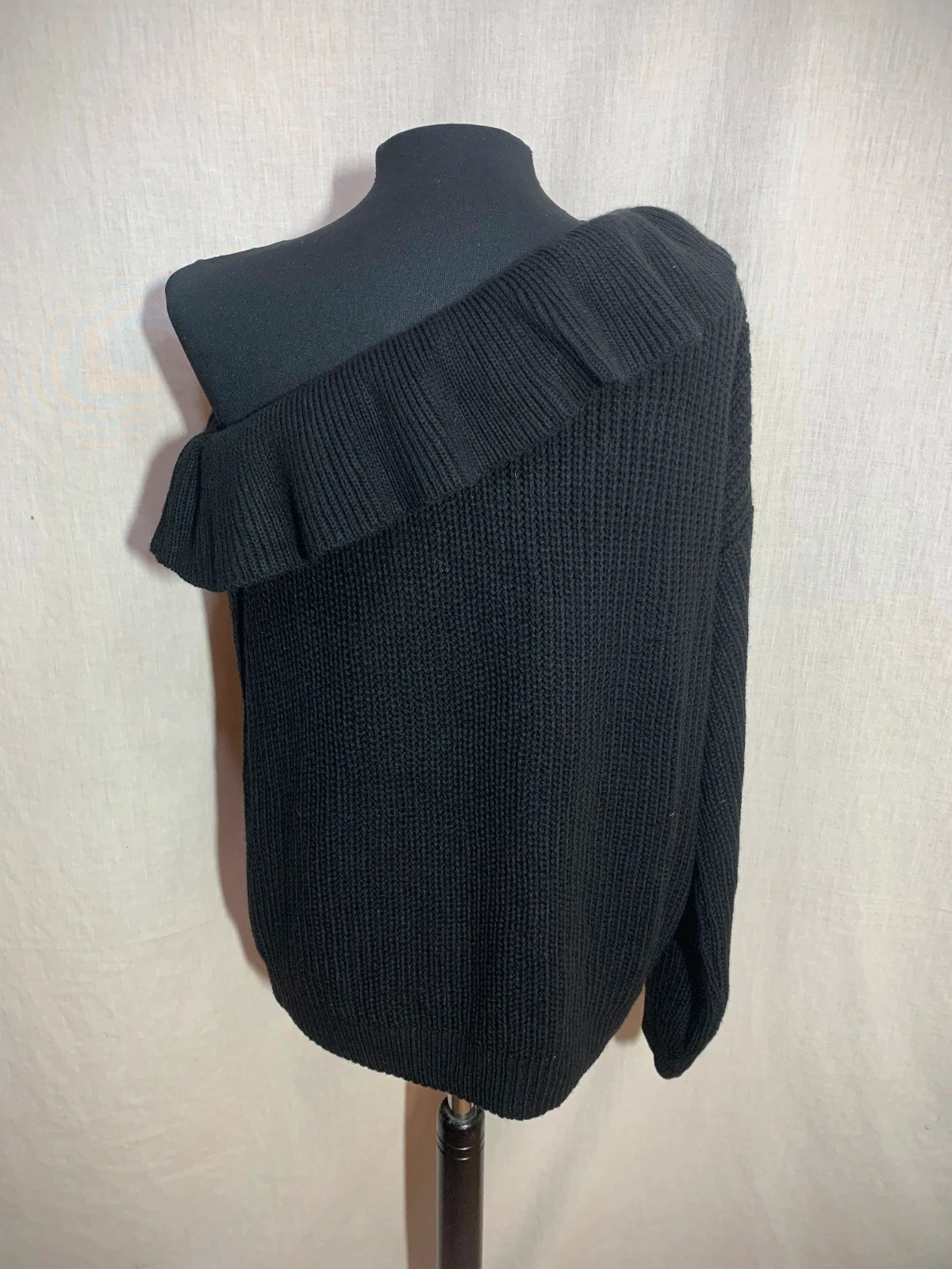Jersey Negro Asimétrico con Volantes | Black Asymmetric Sweater with Ruffles – Primark – taille L / 40 / 12 4