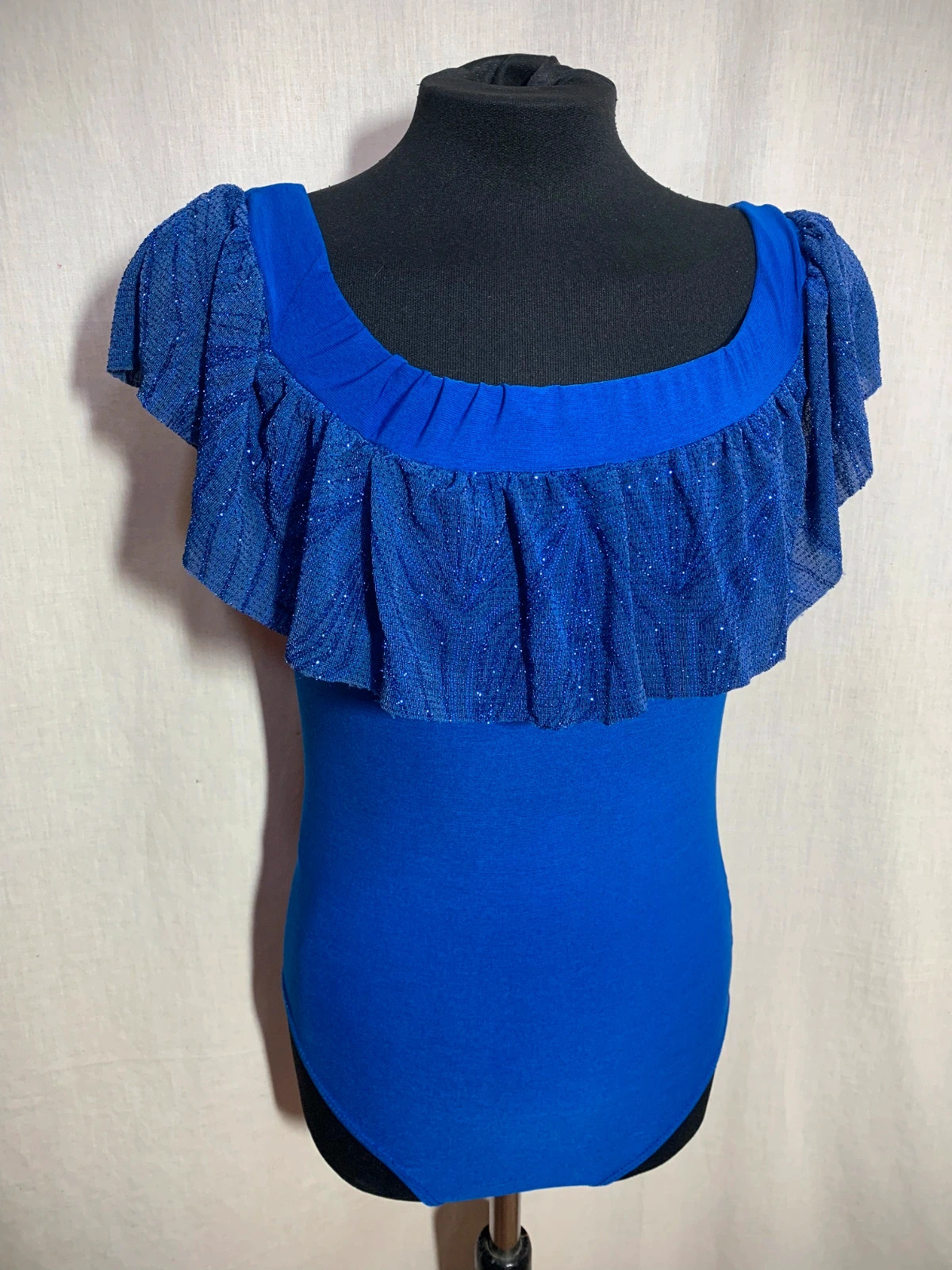 Blusa Body Azul de Hombros Descubiertos con Volantes | Blue Off-Shoulder Bodysuit with Ruffles – taille XL / 42 / 14 3