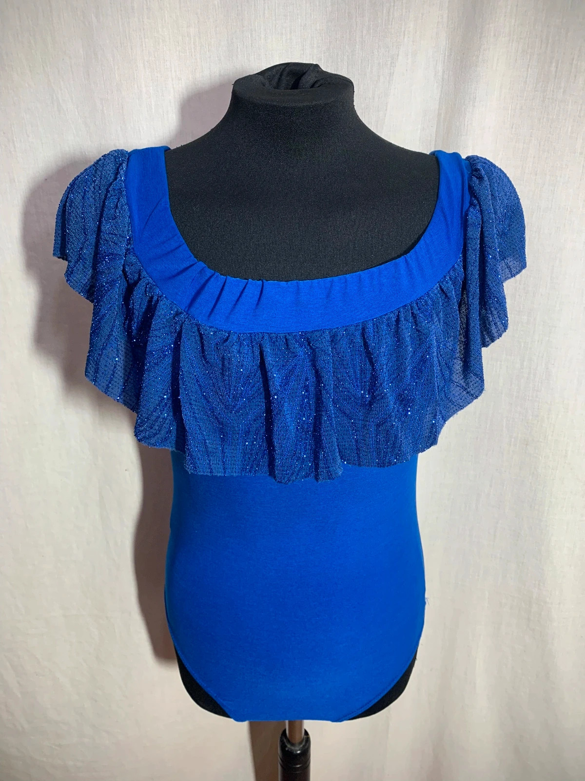 Blusa Body Azul de Hombros Descubiertos con Volantes | Blue Off-Shoulder Bodysuit with Ruffles – taille XL / 42 / 14 5
