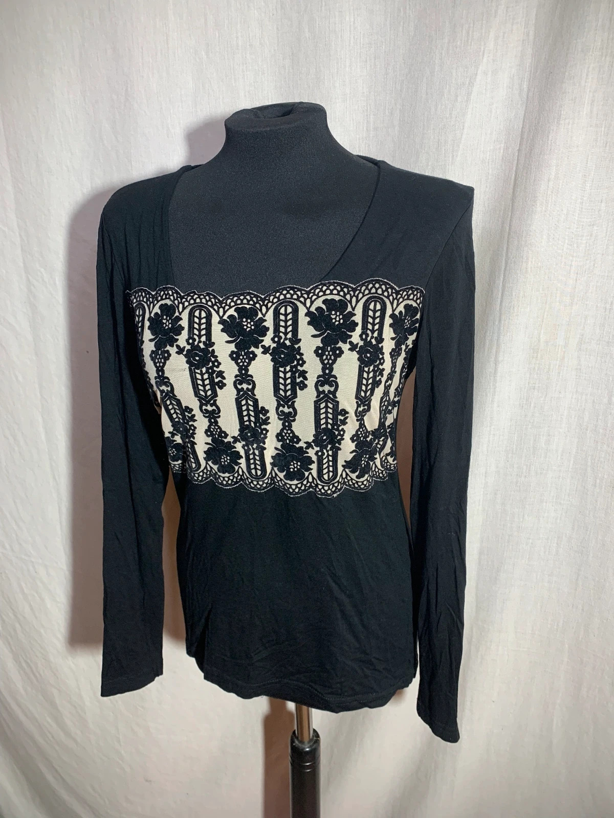 Blusa Negra con Flores Bordadas | Black Blouse with Embroidered Flowers | Paul Brial – Paul Brial – taille M / 38 / 10 3