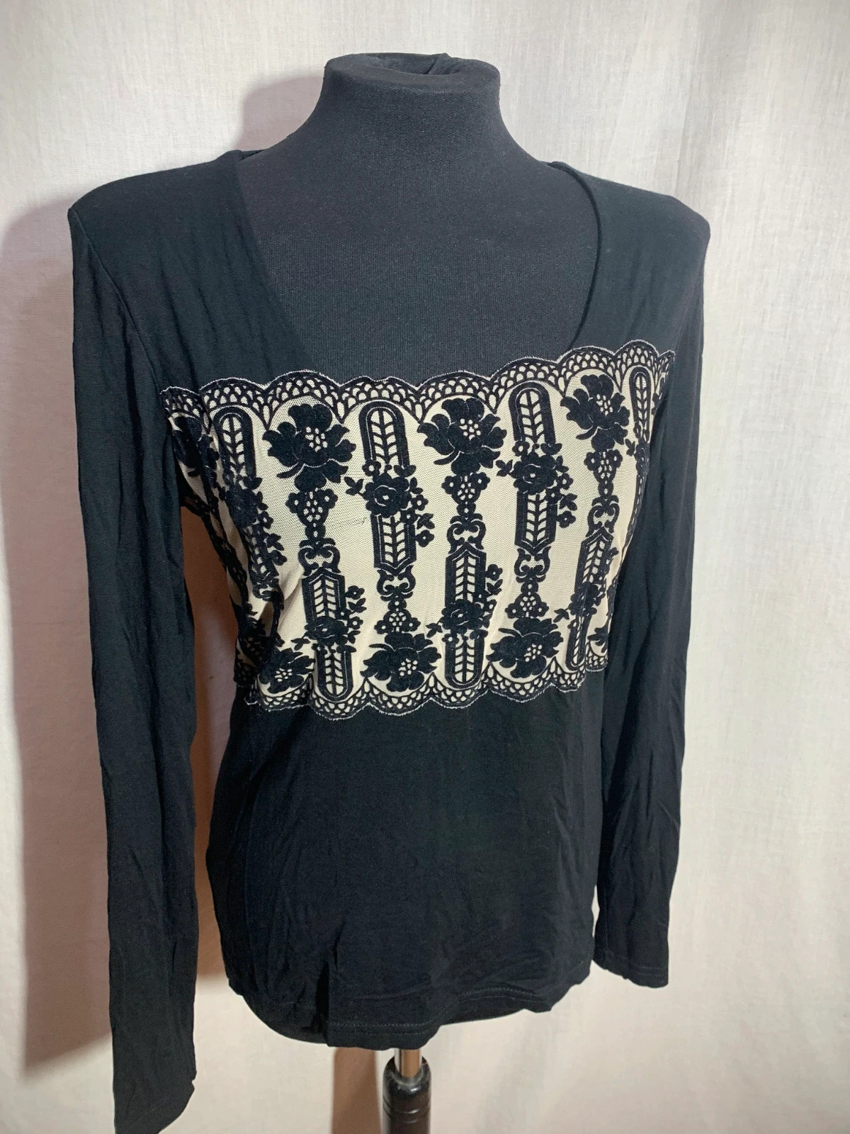 Blusa Negra con Flores Bordadas | Black Blouse with Embroidered Flowers | Paul Brial – Paul Brial – taille M / 38 / 10 4