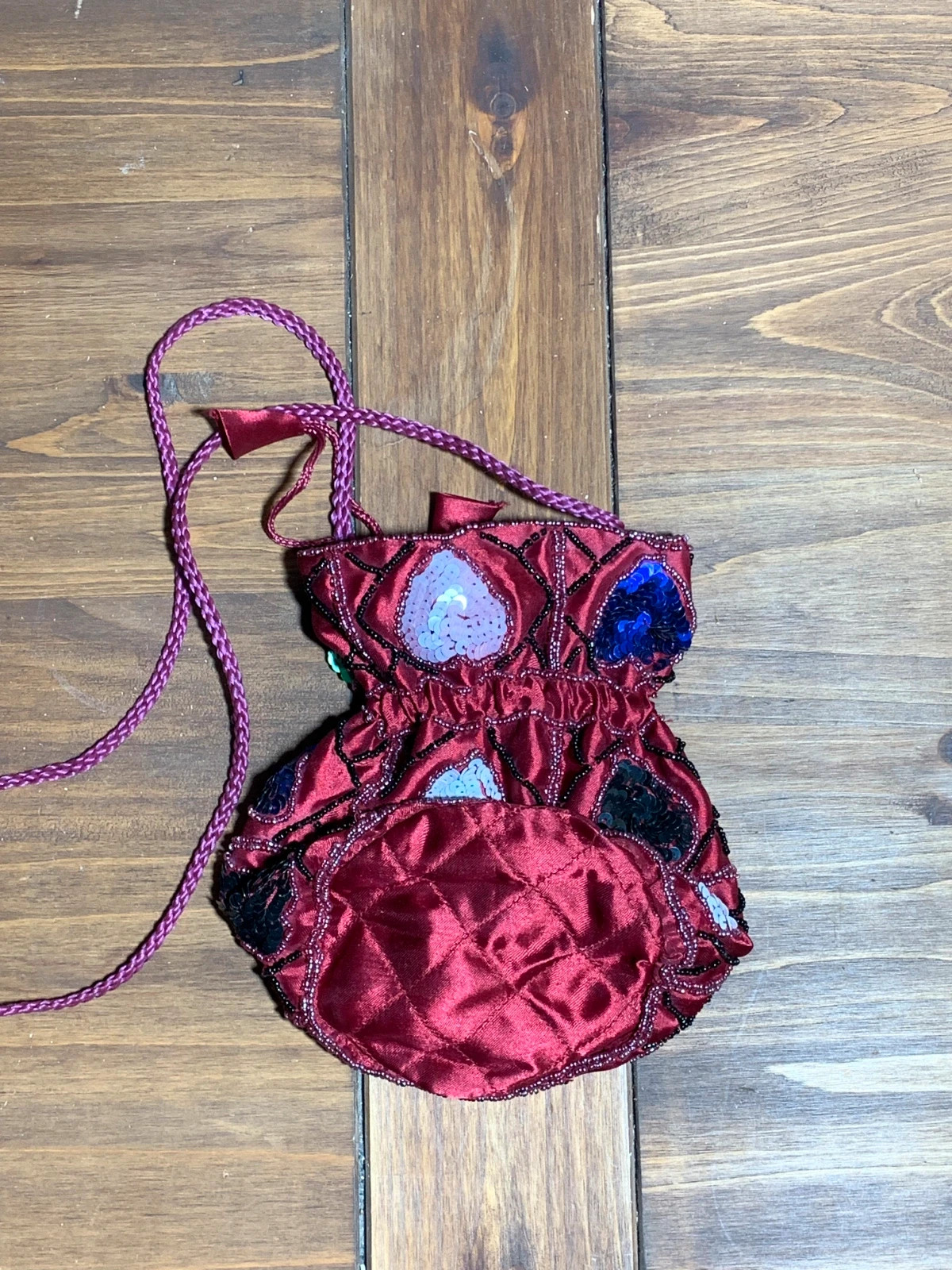 Bolso estilo bombonera | Garnet drawstring bucket bag 4