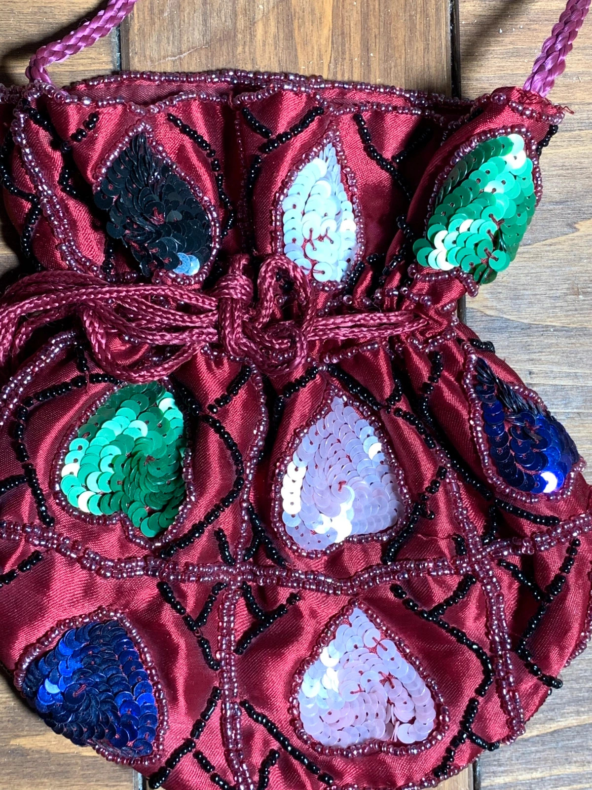 Bolso estilo bombonera | Garnet drawstring bucket bag 5