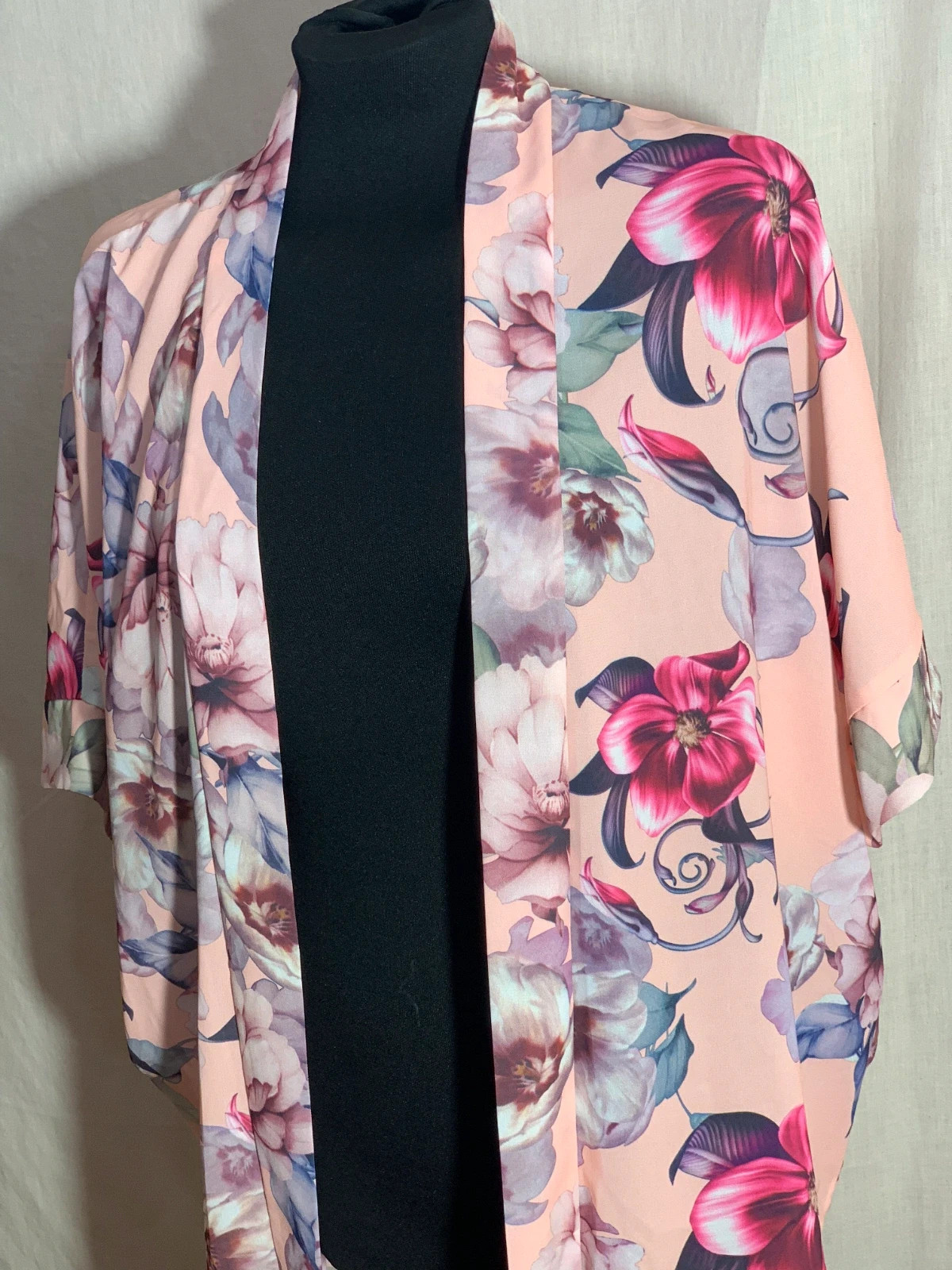 Chaqueta Estilo Kimono con Estampado Floral | Kimono-Style Jacket with Floral Print – taille XXL / 44 / 16 5