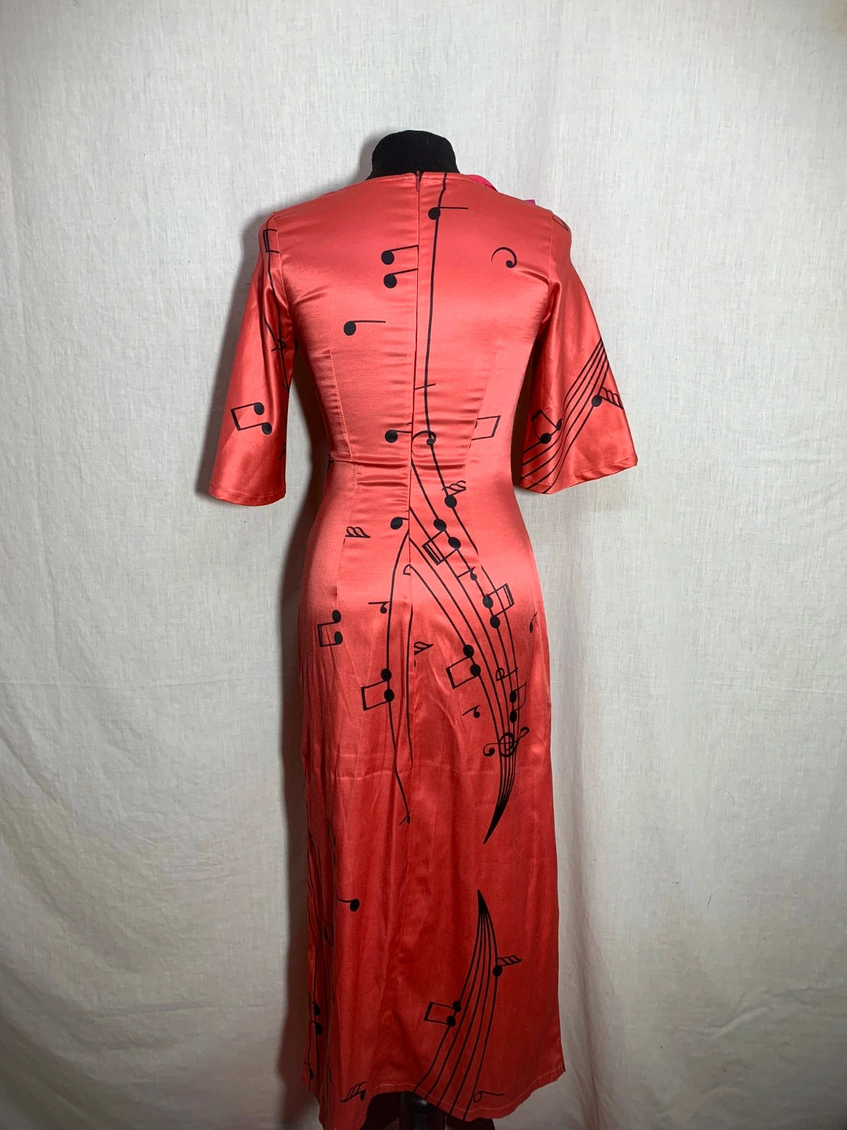 Vestido de Fiesta Coral con Estampado Musical | Coral Party Dress with Musical Print – Matilda – taille S / 36 / 8 2