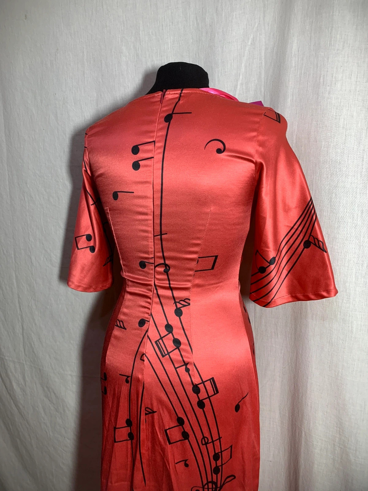 Vestido de Fiesta Coral con Estampado Musical | Coral Party Dress with Musical Print – Matilda – taille S / 36 / 8 4