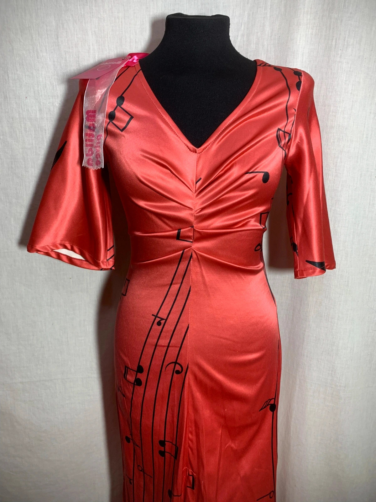 Vestido de Fiesta Coral con Estampado Musical | Coral Party Dress with Musical Print – Matilda – taille S / 36 / 8 5