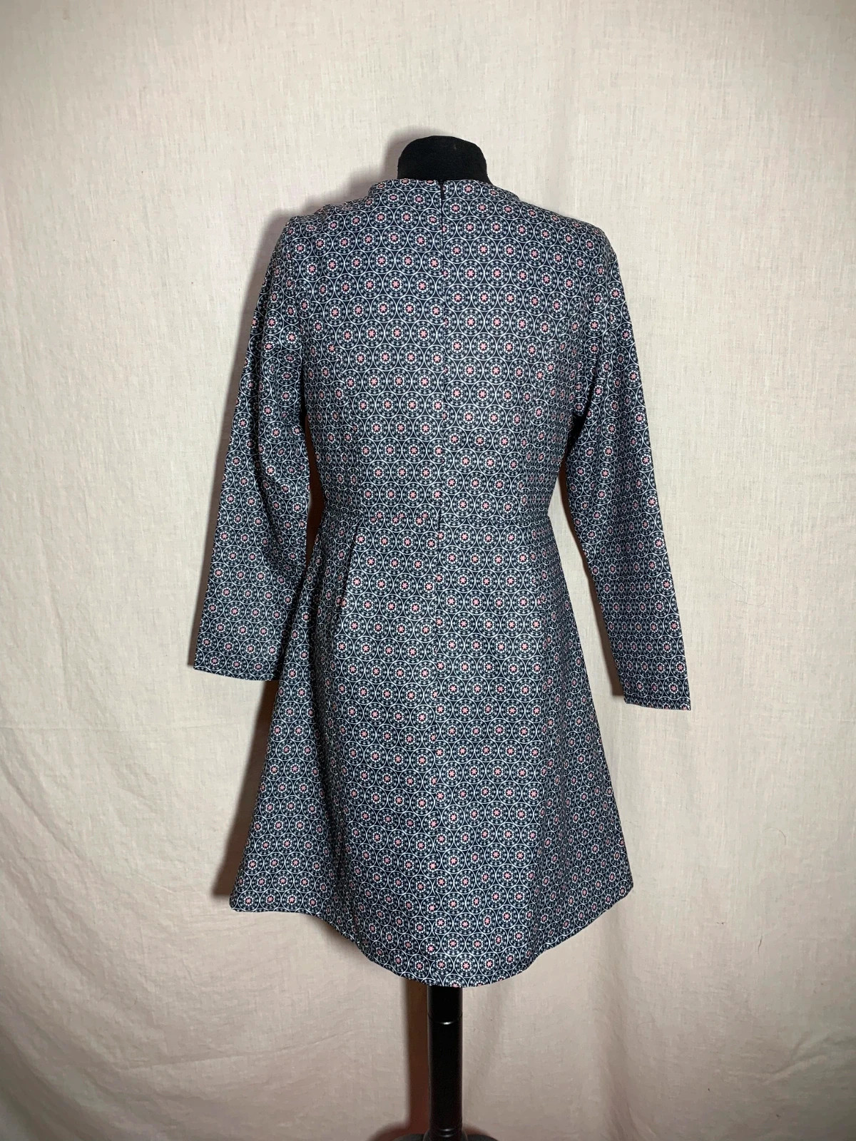 Vestido con Estampado Geométrico Floral | Dress with Geometric Floral Print – AKINO LAUDE – taille M / 38 / 10 2