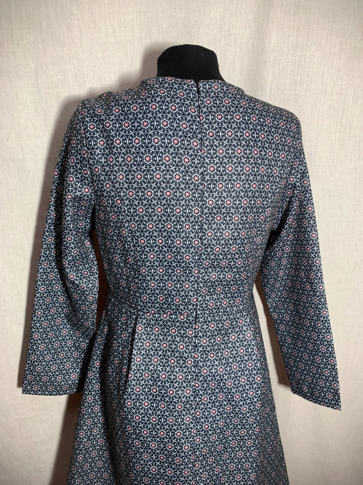Vestido con Estampado Geométrico Floral | Dress with Geometric Floral Print – AKINO LAUDE – taille M / 38 / 10 5