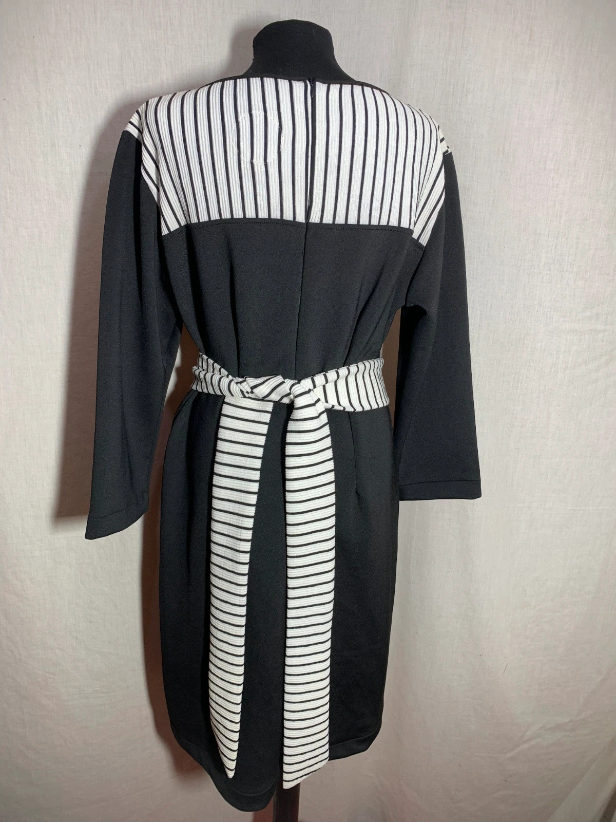 Vestido Negro y Blanco de Fiesta con Cinturón | Black and White Party Dress with Belt | Almatrichi – Almatrichi – taille 4XL / 48 / 20 5