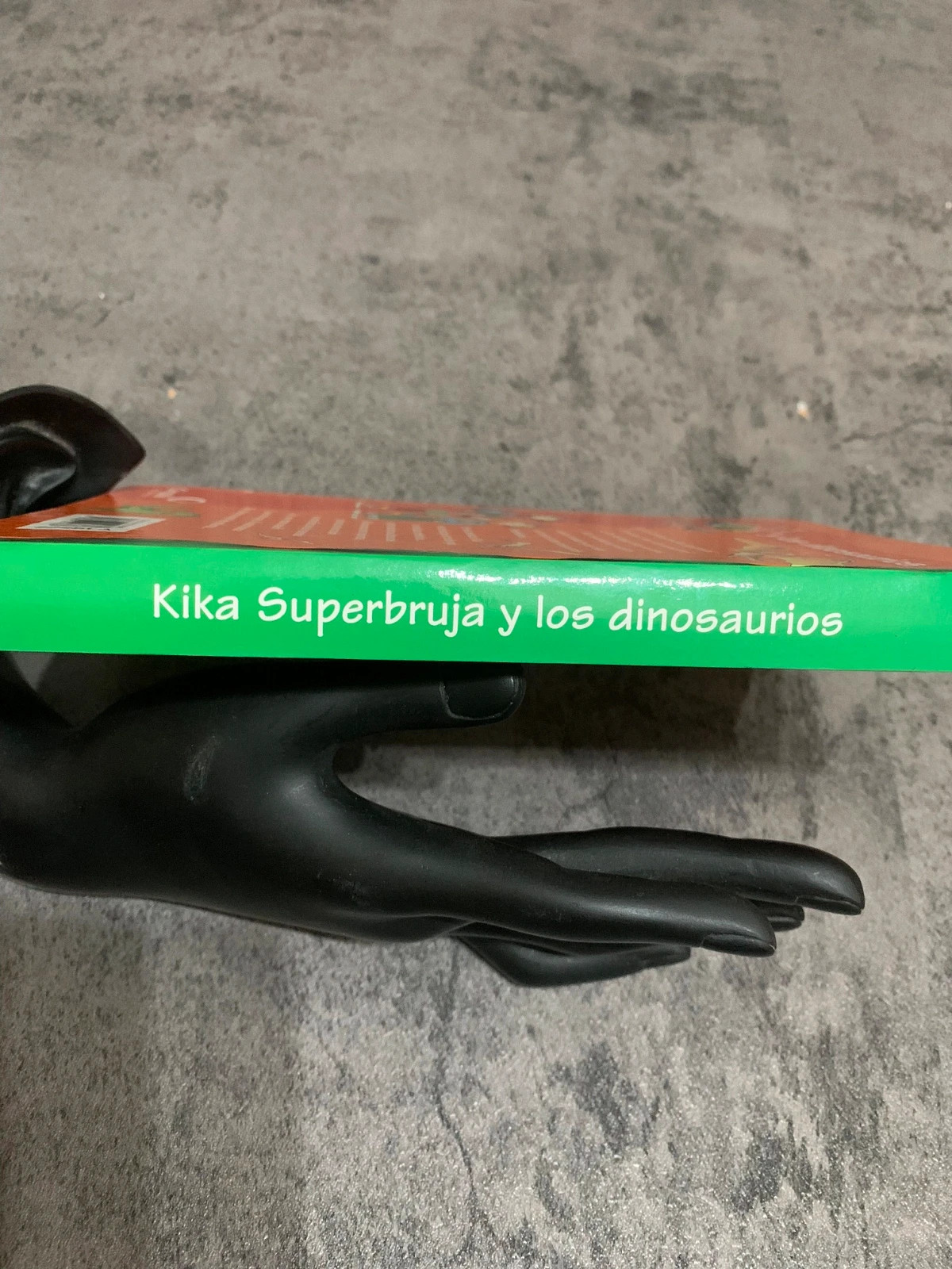 Kika Superbruja y los Dinosaurios | Knister 2