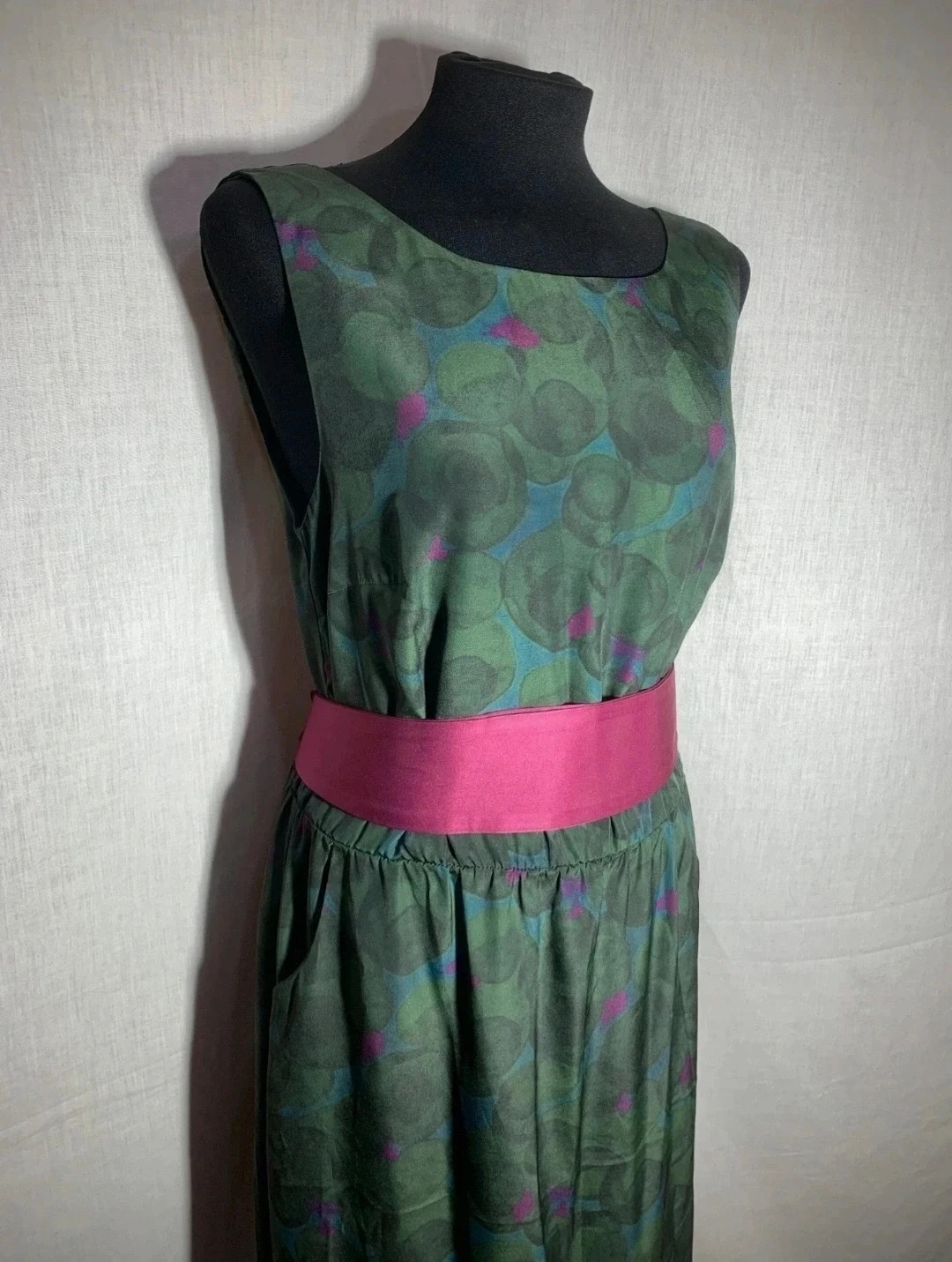 Vestido Largo sin Mangas Verde con Cinturón Morado | Green Sleeveless Long Dress with Purple Belt – Riverside – taille M / 38 / 10 4