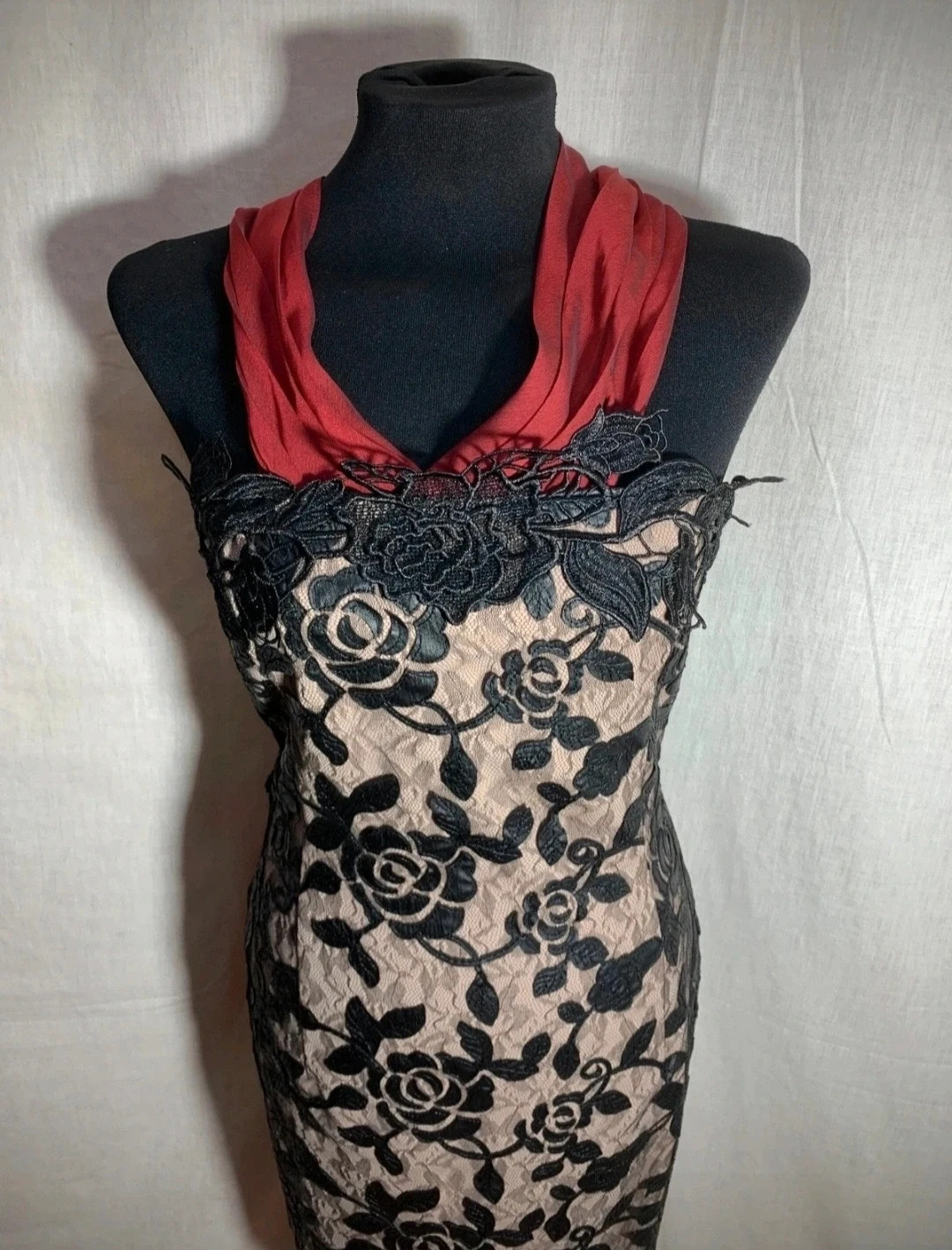 Vestido Fiesta Negro con Espalda Descubierta y Tirantes Granates | Black Party Dress with Open Back – el Armario de Lulú – taille M / 38 / 10 3