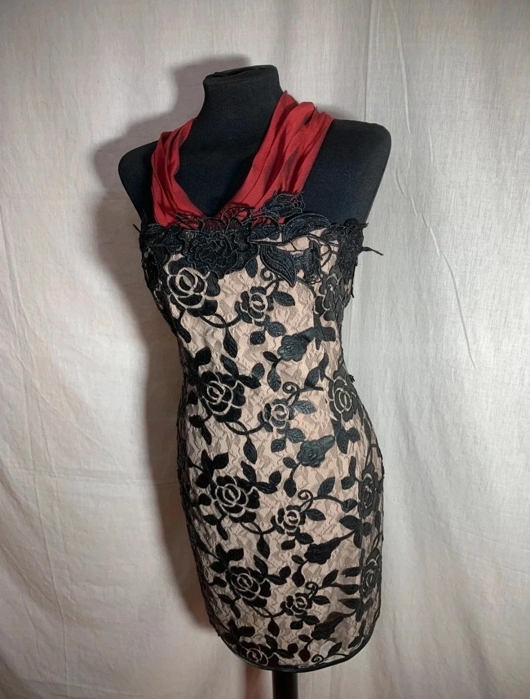 Vestido Fiesta Negro con Espalda Descubierta y Tirantes Granates | Black Party Dress with Open Back – el Armario de Lulú – taille M / 38 / 10 4
