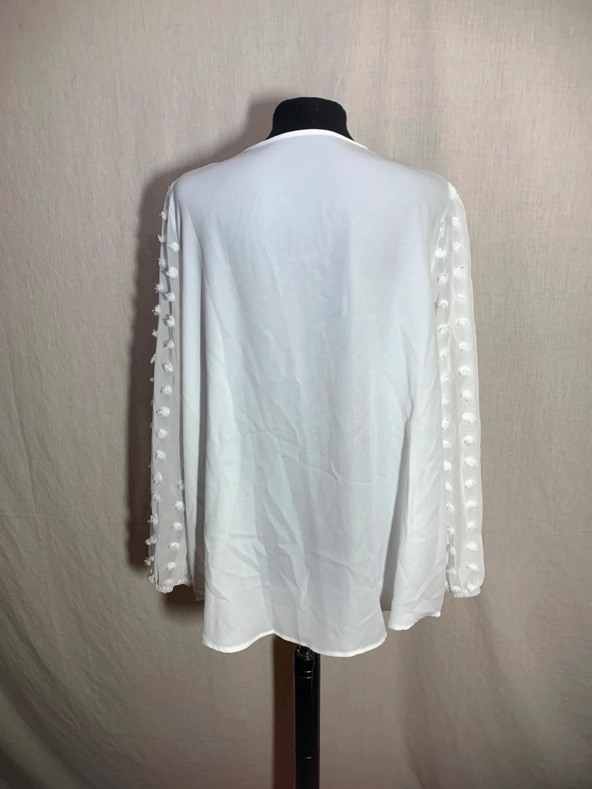 Blusa Blanca de Cuello en V | White V-Neck Blouse – taille XXL / 44 / 16 2