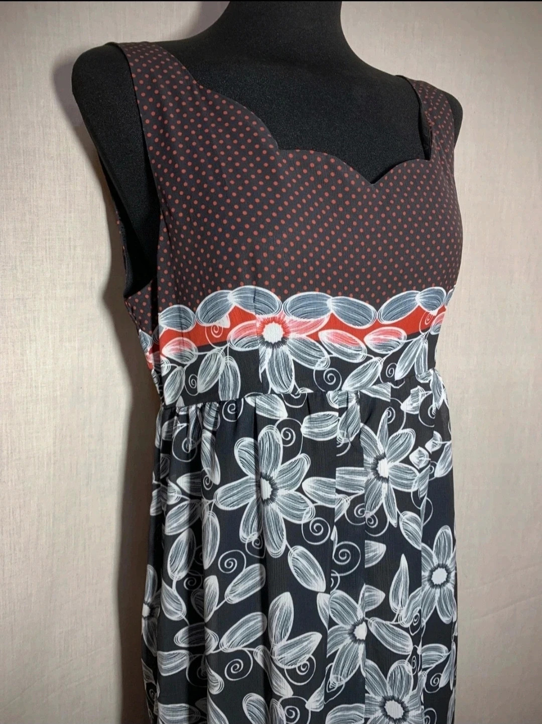 Vestido Largo sin Mangas Negro con Estampado Floral | Black Sleeveless Long Dress with Floral Print – AKINO LAUDE – taille L / 40 / 12 5