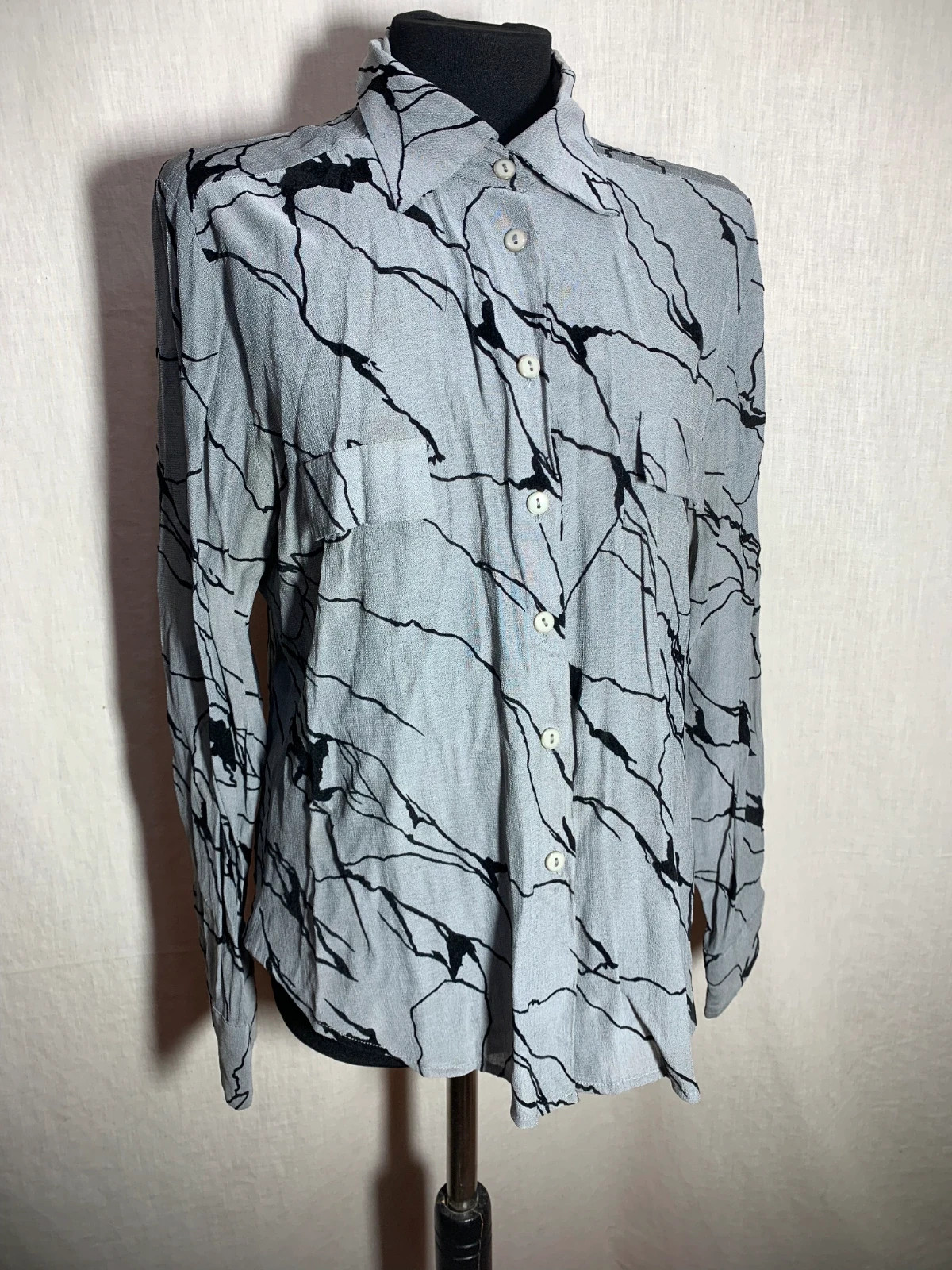 Camisa Gris con Estampado de Mármol | Grey Marble Print Shirt – taille XXXL / 46 / 18 3
