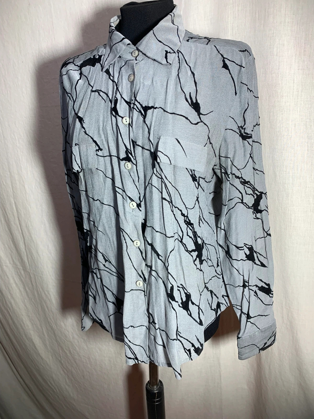 Camisa Gris con Estampado de Mármol | Grey Marble Print Shirt – taille XXXL / 46 / 18 2