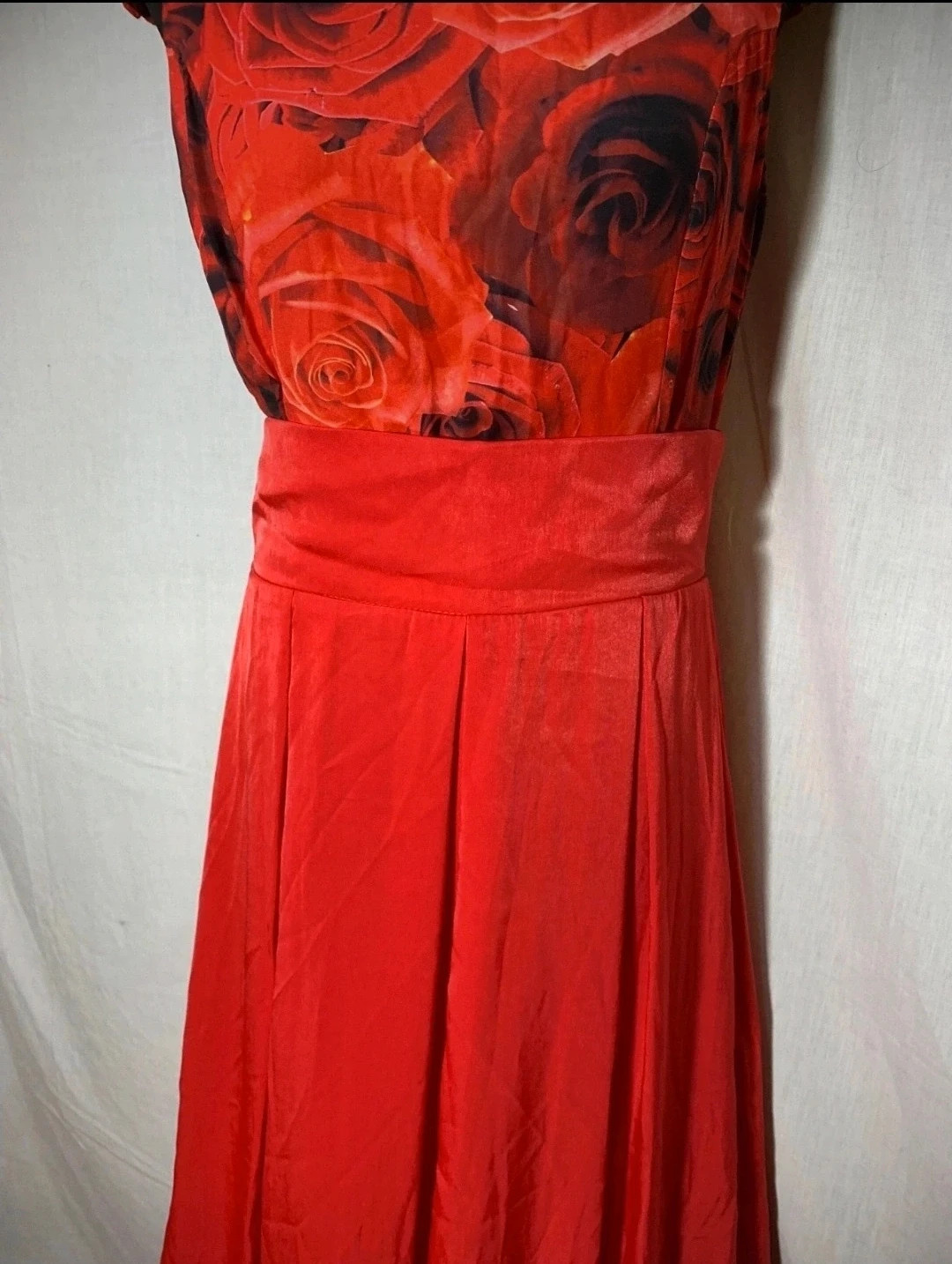 Vestido de Fiesta Rojo con Estampado de Rosas | Red Party Dress with Rose Print – Marta en Brazil – taille M / 38 / 10 4
