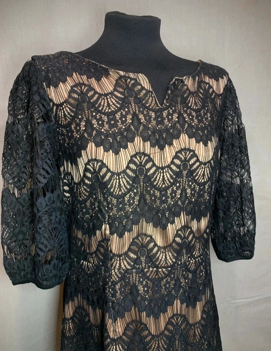 Vestido Ceremonia Negro con Bordados de Encaje | Black Ceremony Dress Lace Embroidery | Almatrichi – Almatrichi – taille L / 40 / 12 5