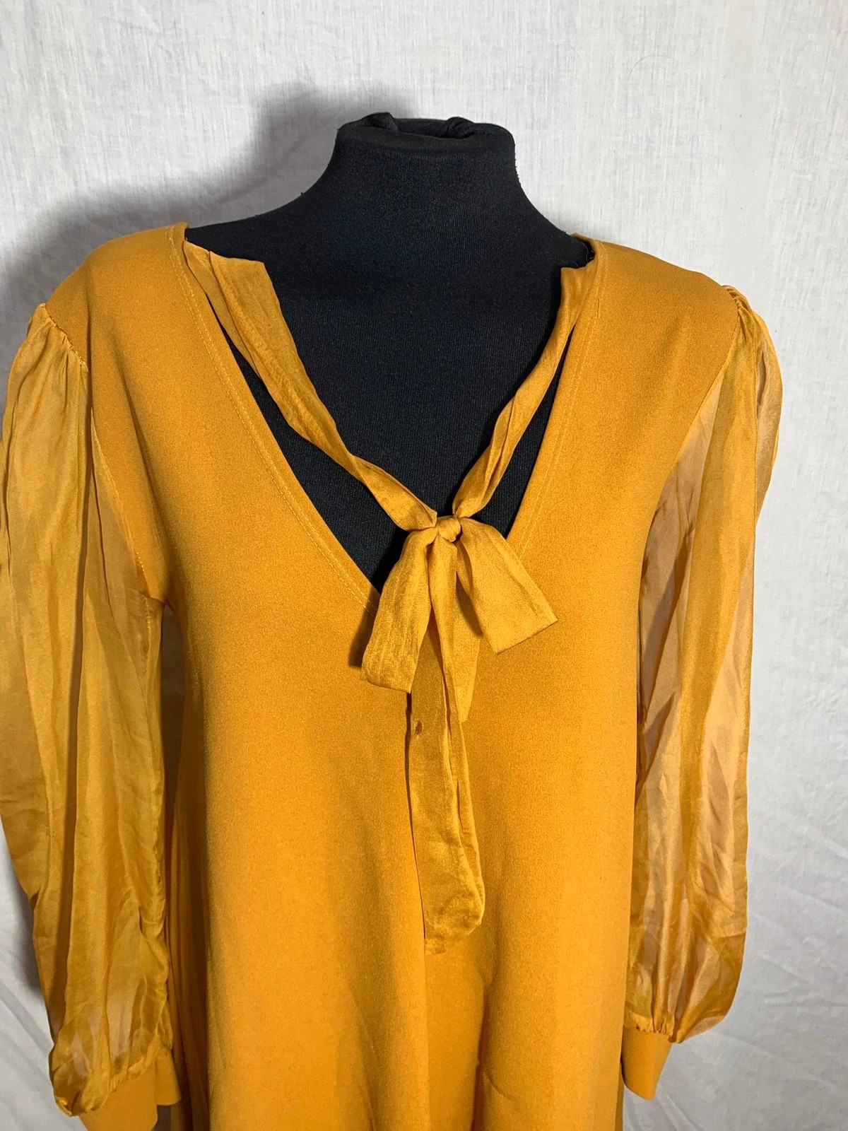 Blusa larga mostaza con mangas semitransparentes | Mustard yellow long blouse with sheer sleeves – Vintage Dressing – taille Taille unique 4