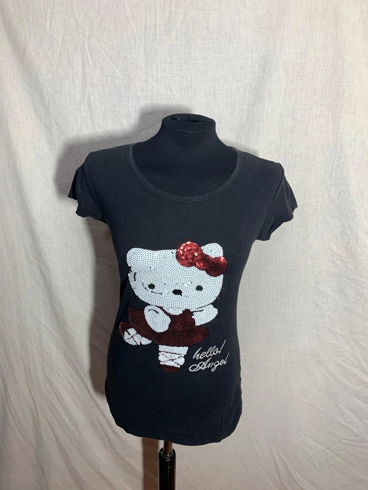 Camiseta negra de Hello Kitty con lentejuelas | Black Hello Kitty sequins t-shirt | Shine fashion – Hello Kitty – taille M / 38 / 10 3