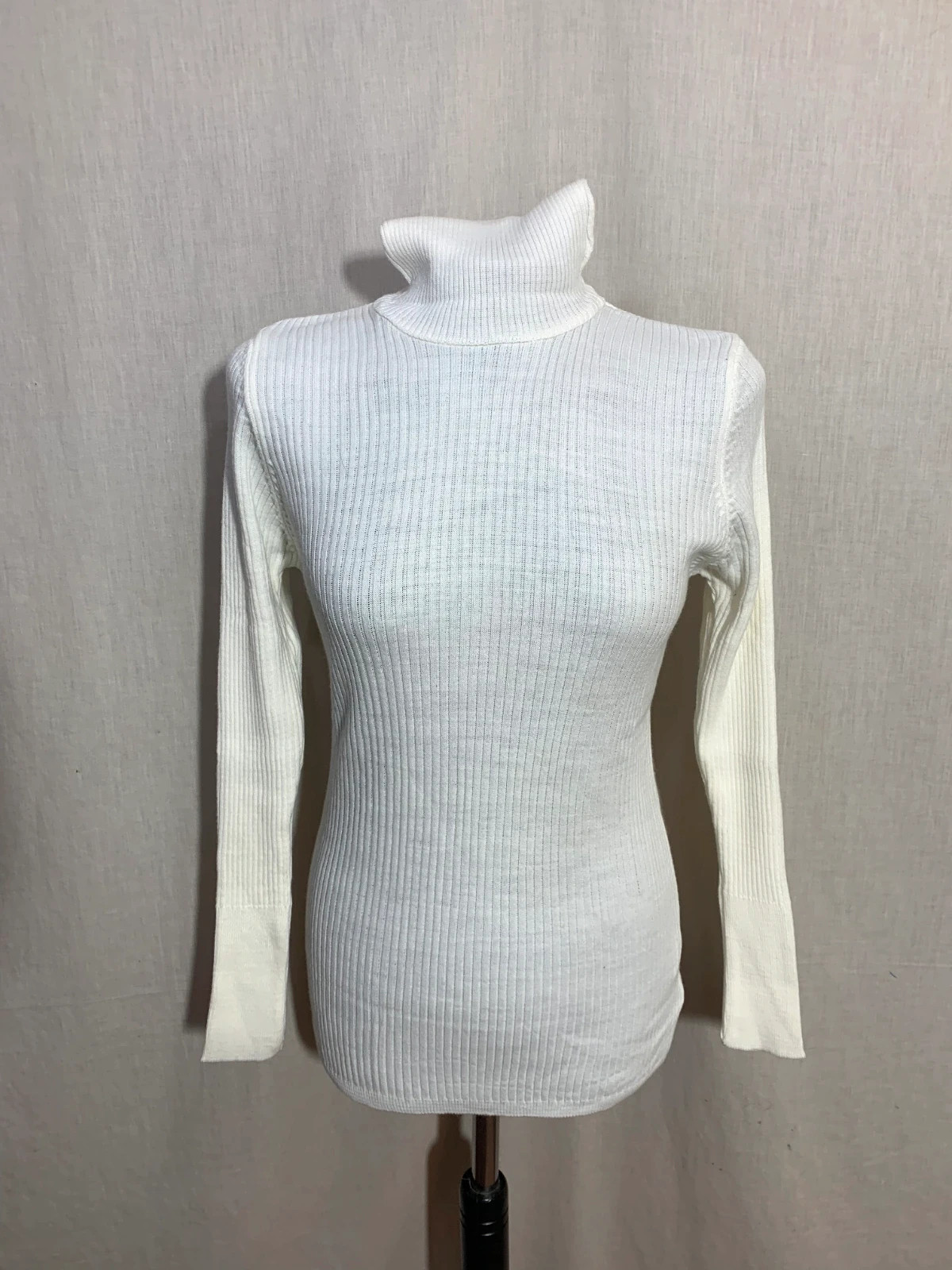 Jersey cuello alto blanco canalé | White ribbed turtleneck sweater – taille XXL / 44 / 16 3