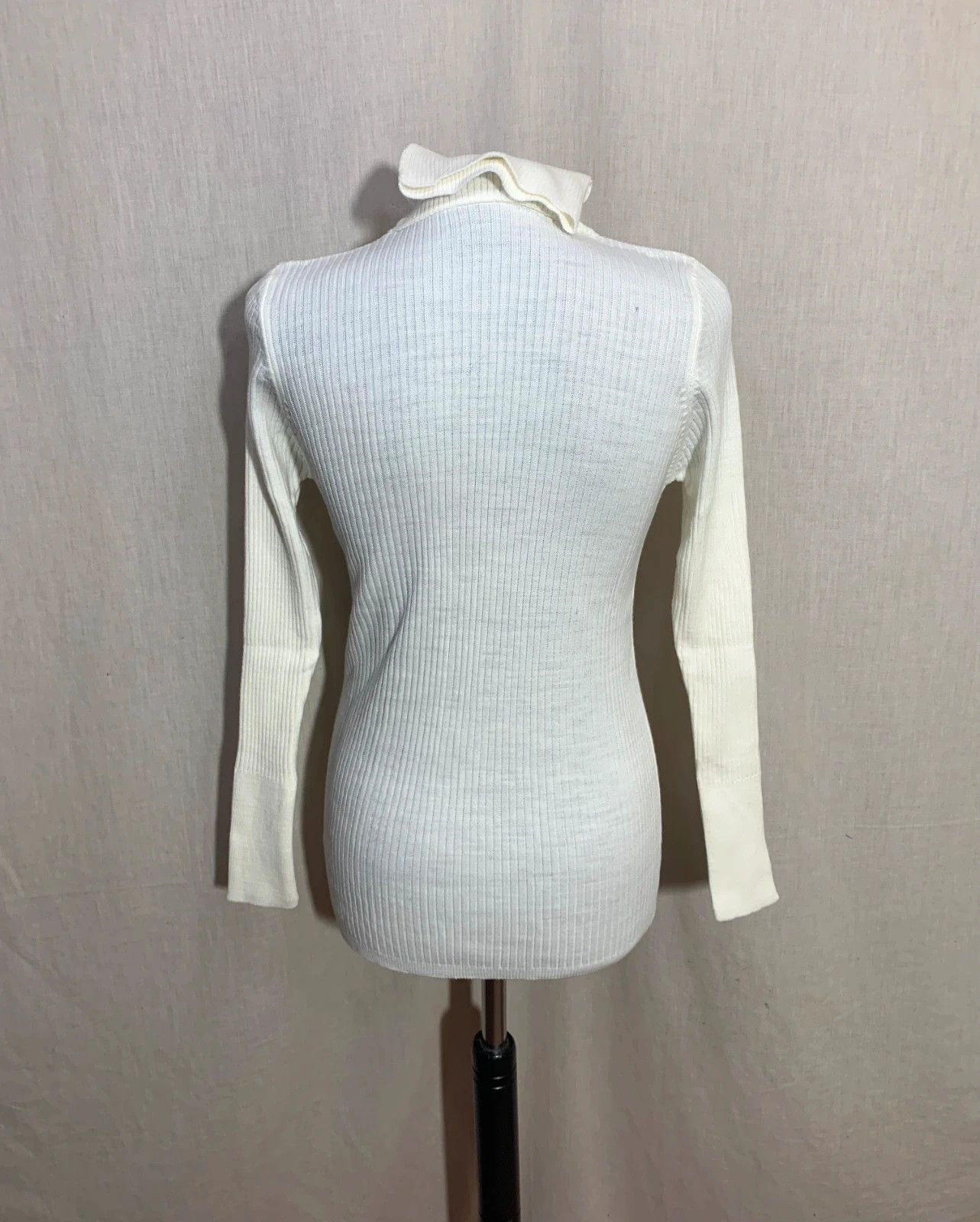 Jersey cuello alto blanco canalé | White ribbed turtleneck sweater – taille XXL / 44 / 16 5