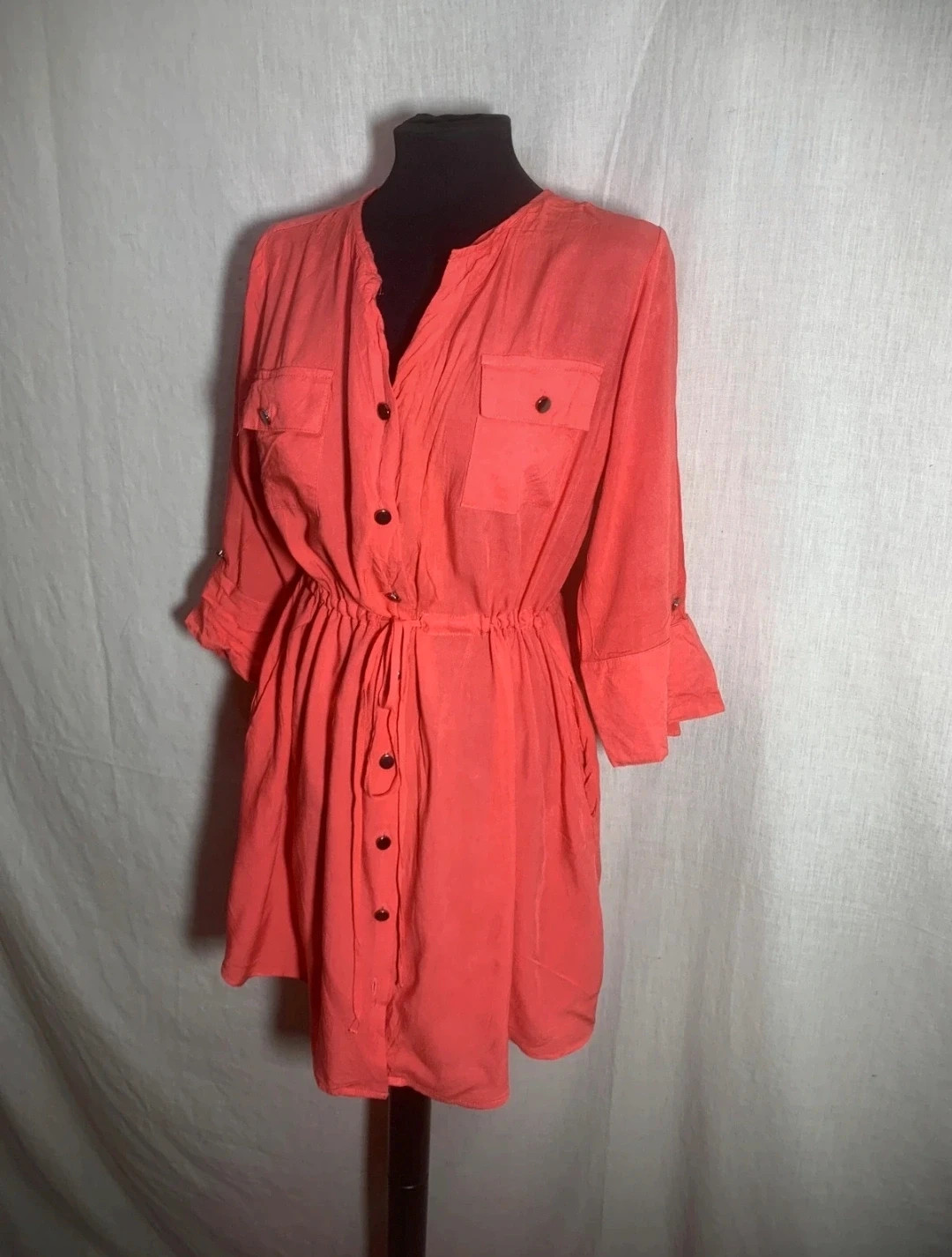 Vestido Coral con Cierre de Botones Estilo Camisa | Coral Shirt Dress with Button Closure – Riverside – taille M / 38 / 10 4